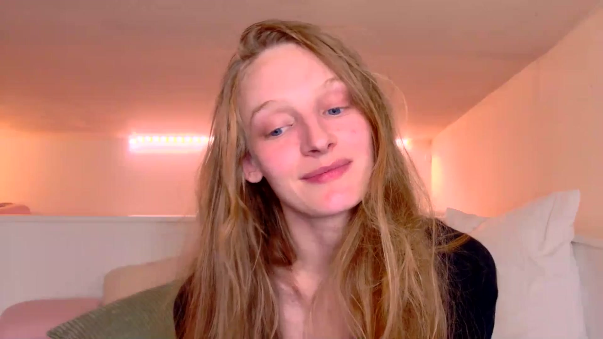 Gallery image thumbnail from Kinkywander's myfreecams stream on, 05/04/2025, 18:16 image 20 of 20