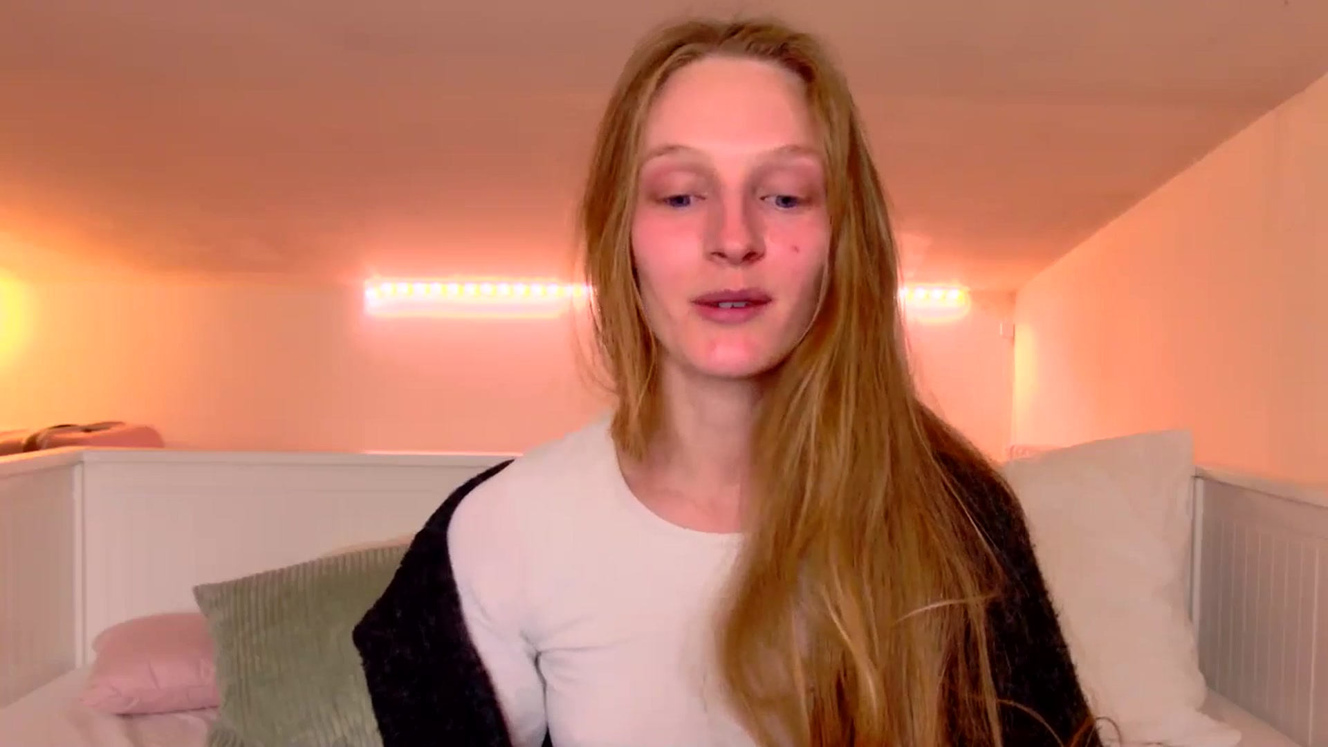 Gallery image thumbnail from Kinkywander's myfreecams stream on, 05/10/2025, 16:31 image 10 of 20