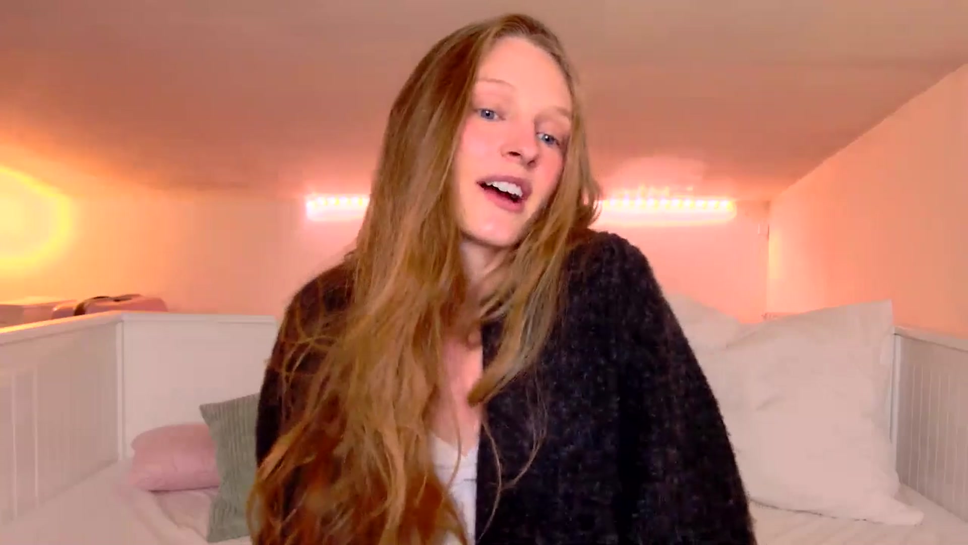 Gallery image thumbnail from Kinkywander's myfreecams stream on, 05/11/2025, 15:44 image 9 of 20