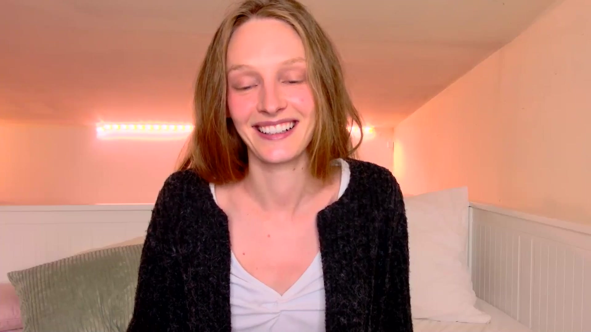 Gallery image thumbnail from Kinkywander's myfreecams stream on, 05/11/2025, 19:10 image 4 of 20