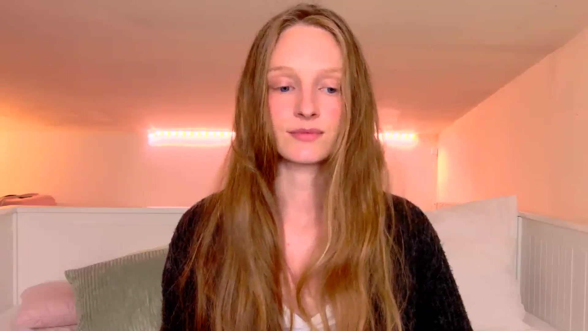 Gallery image thumbnail from Kinkywander's myfreecams stream on, 05/11/2025, 19:10 image 2 of 20