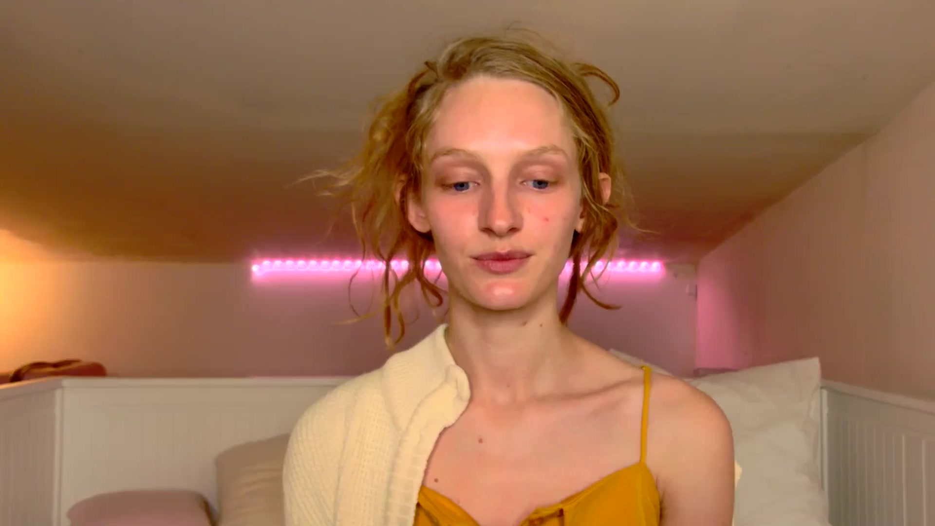 Gallery image thumbnail from Kinkywander's myfreecams stream on, 05/17/2025, 18:28 image 4 of 20