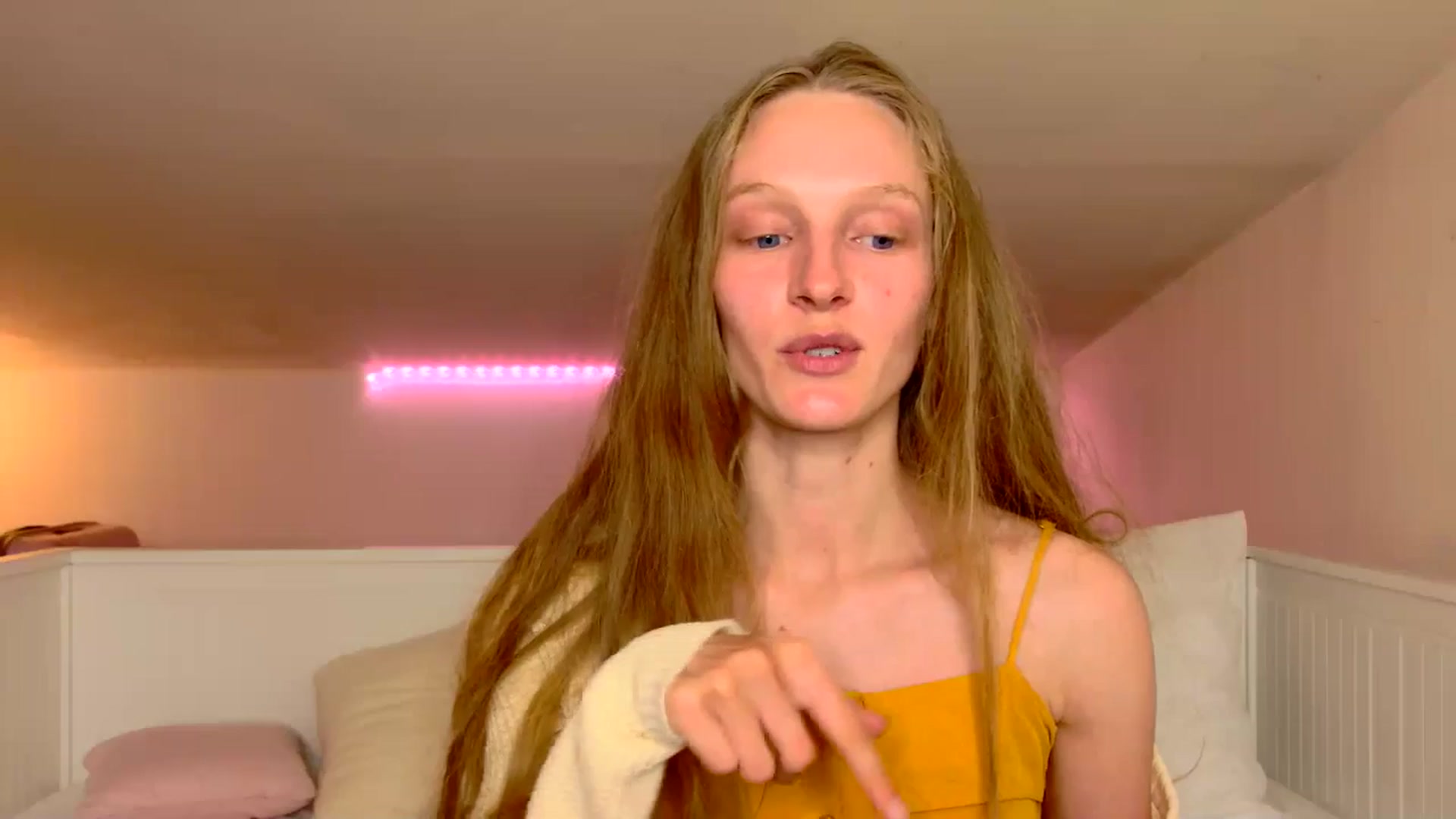 Gallery image thumbnail from Kinkywander's myfreecams stream on, 05/17/2025, 18:28 image 2 of 20