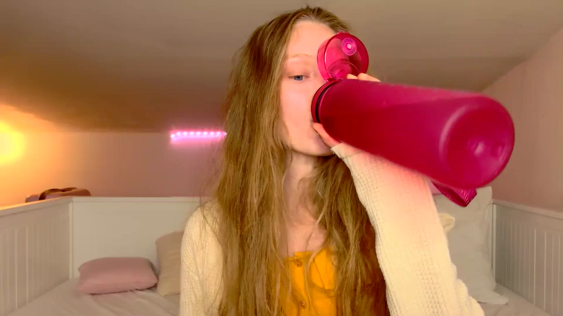 Gallery image thumbnail from Kinkywander's myfreecams stream on, 05/17/2025, 18:28 image 1 of 20