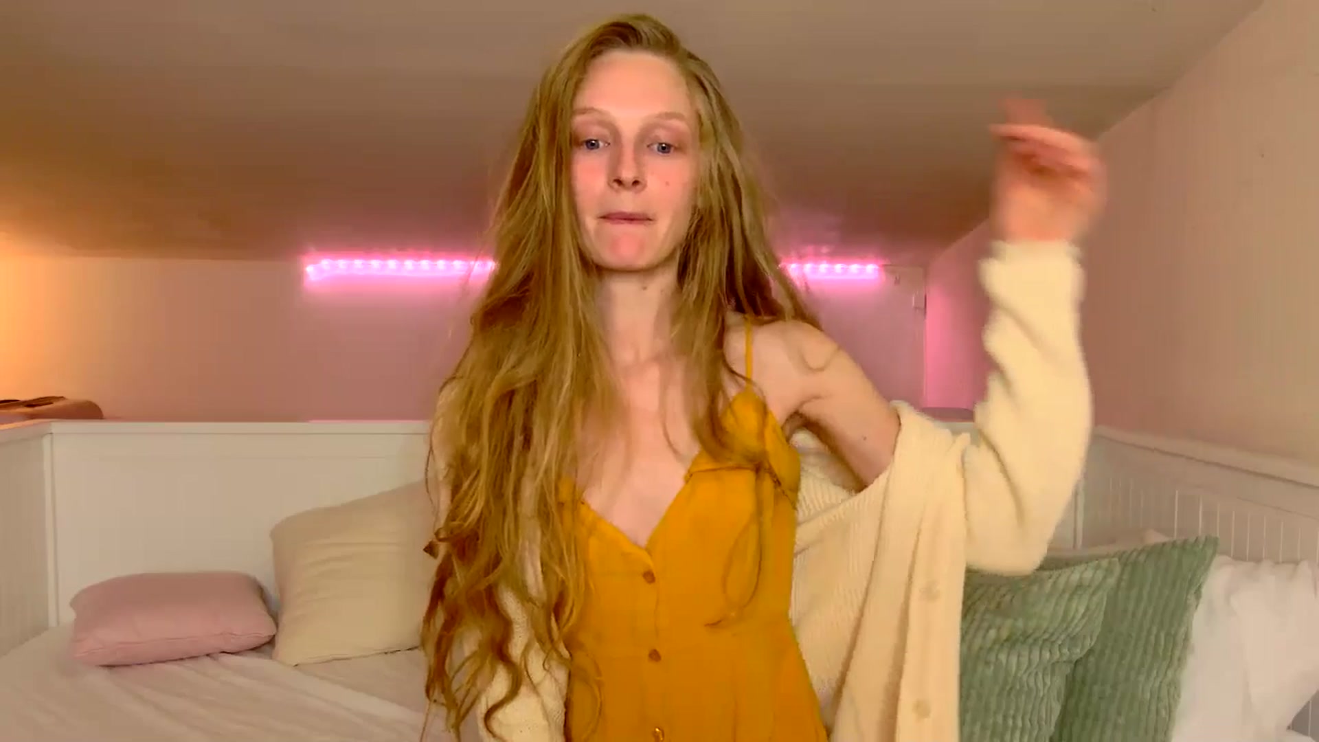 Gallery image thumbnail from Kinkywander's myfreecams stream on, 05/17/2025, 18:28 image 20 of 20