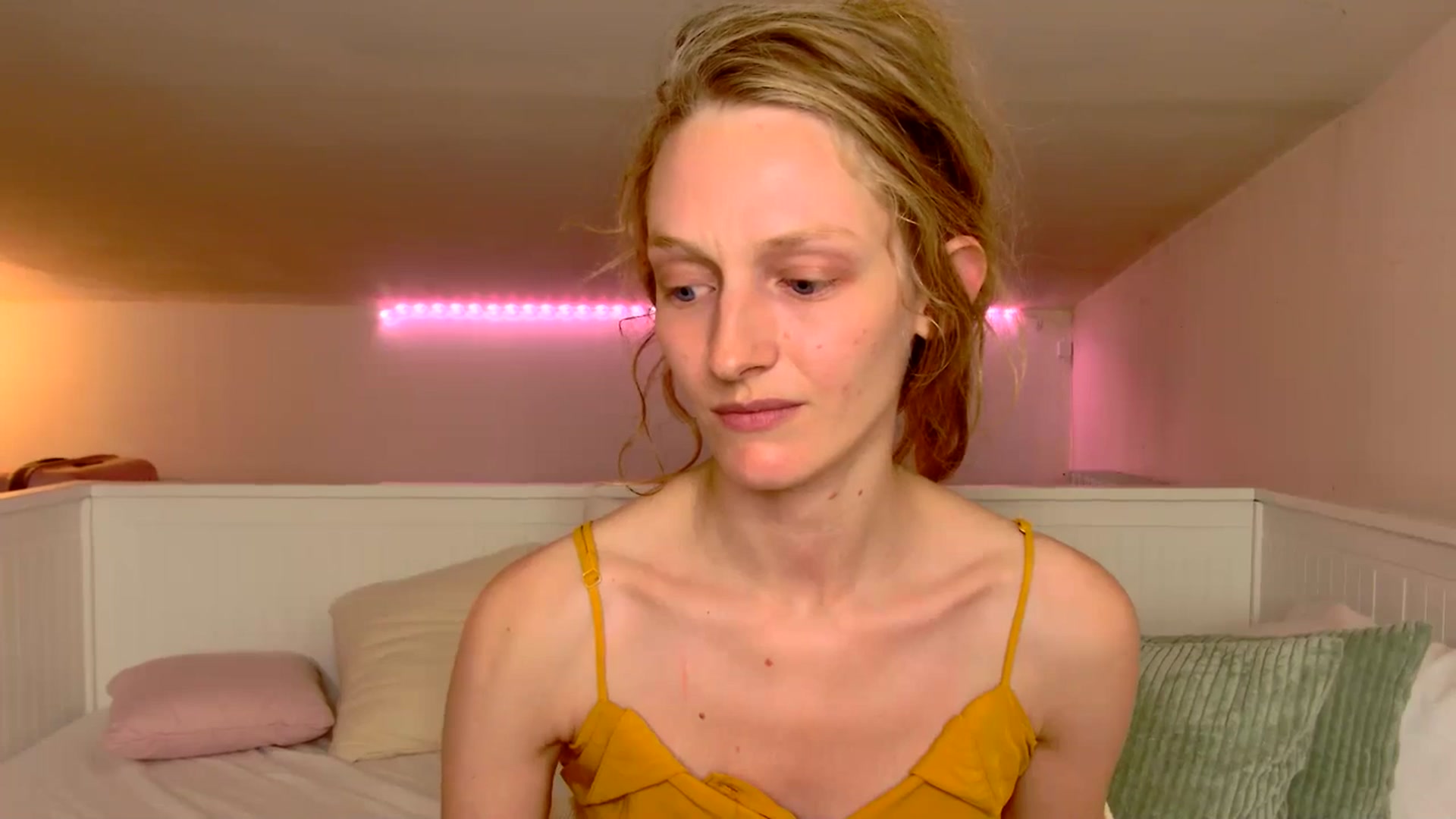 Gallery image thumbnail from Kinkywander's myfreecams stream on, 05/17/2025, 18:28 image 12 of 20