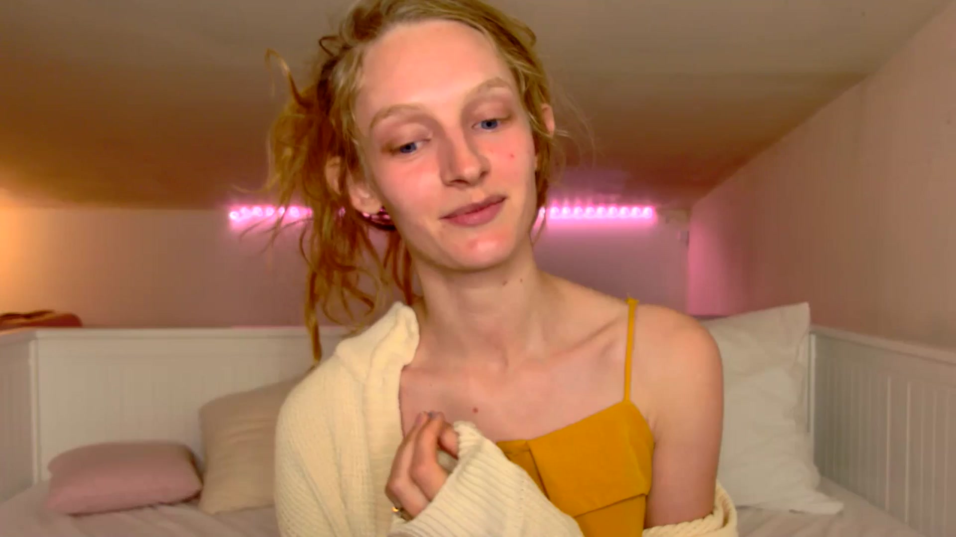 Gallery image thumbnail from Kinkywander's myfreecams stream on, 05/17/2025, 18:28 image 5 of 20