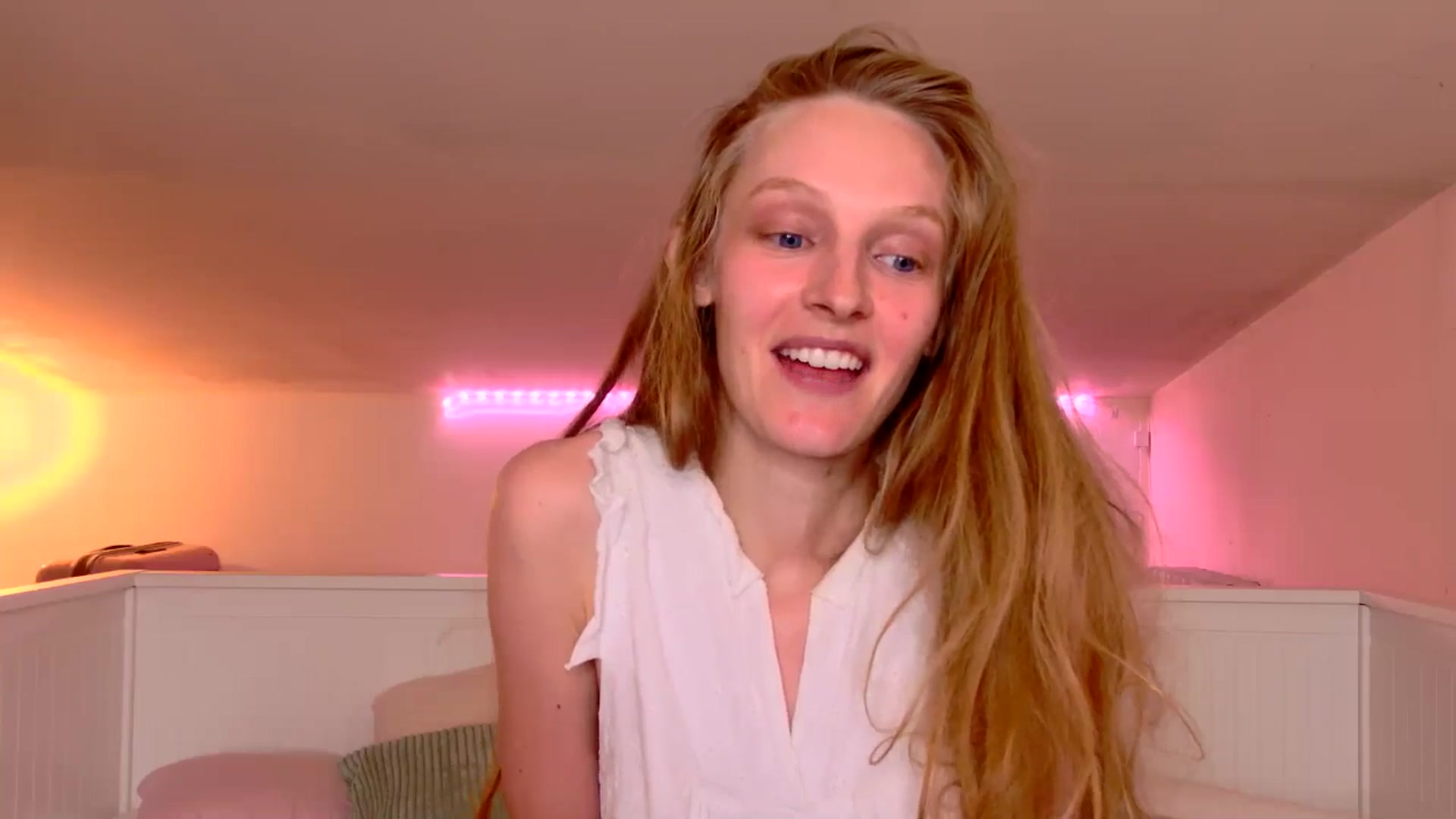 Gallery image thumbnail from Kinkywander's myfreecams stream on, 05/18/2025, 16:33 image 20 of 20
