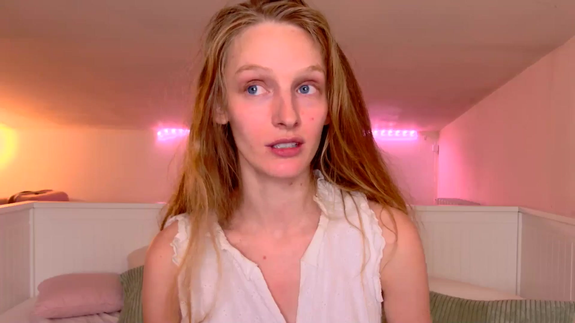 Gallery image thumbnail from Kinkywander's myfreecams stream on, 05/18/2025, 18:04 image 5 of 20
