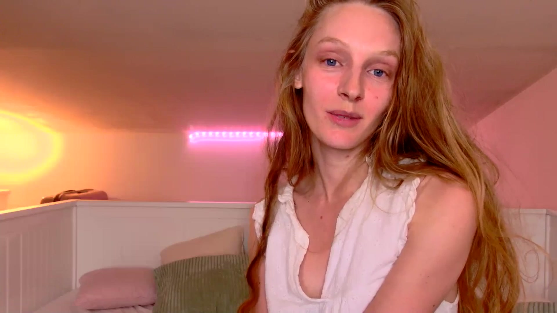 Gallery image thumbnail from Kinkywander's myfreecams stream on, 05/18/2025, 18:04 image 10 of 20