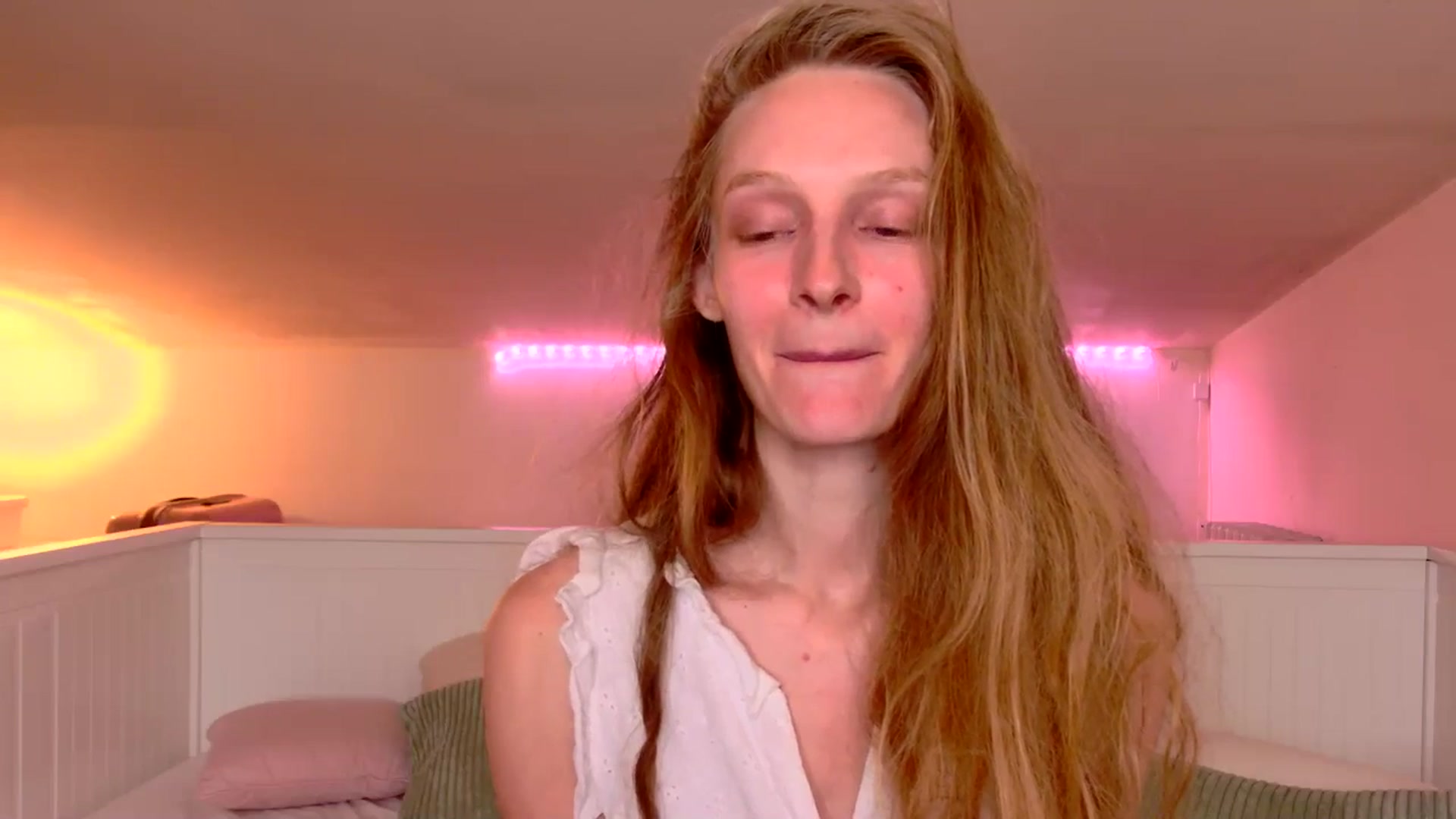 Gallery image thumbnail from Kinkywander's myfreecams stream on, 05/18/2025, 18:04 image 11 of 20