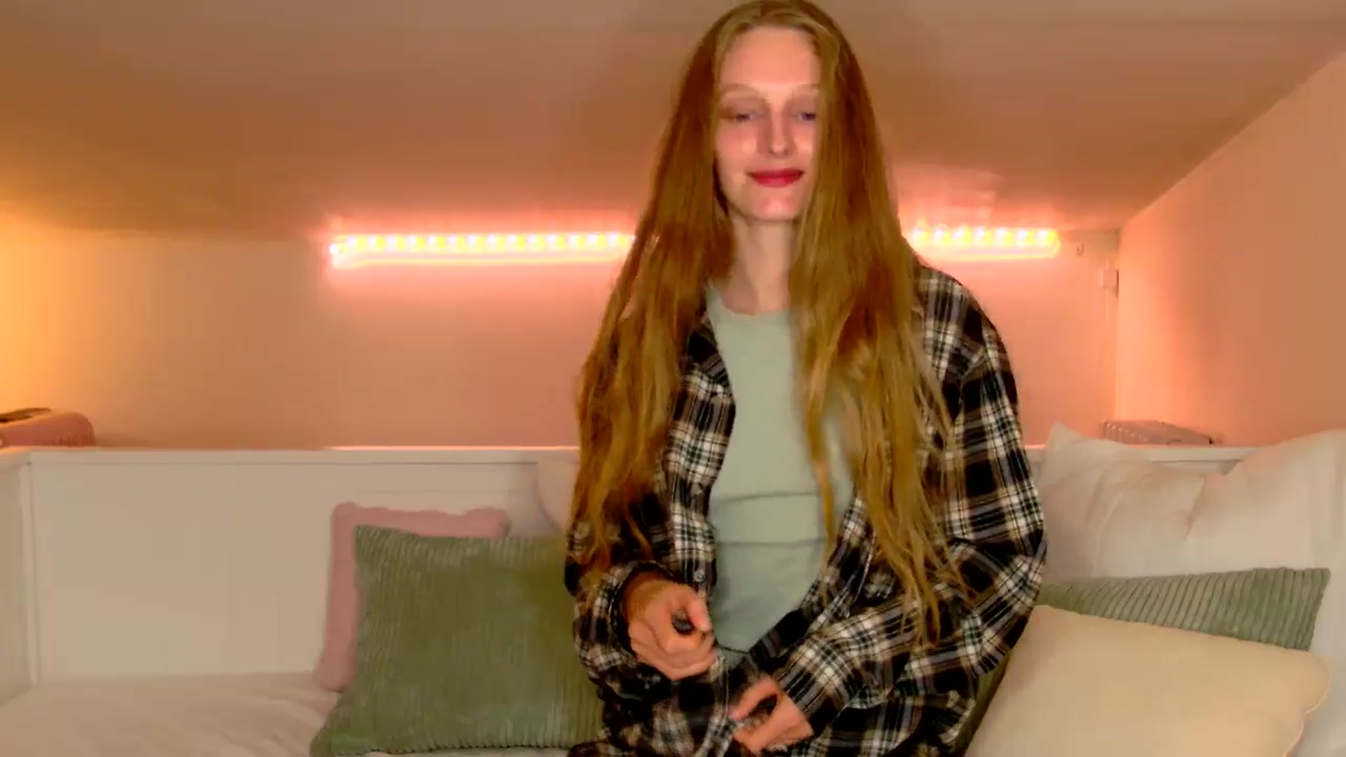 Gallery image thumbnail from Kinkywander's myfreecams stream on, 05/24/2025, 19:03 image 5 of 20