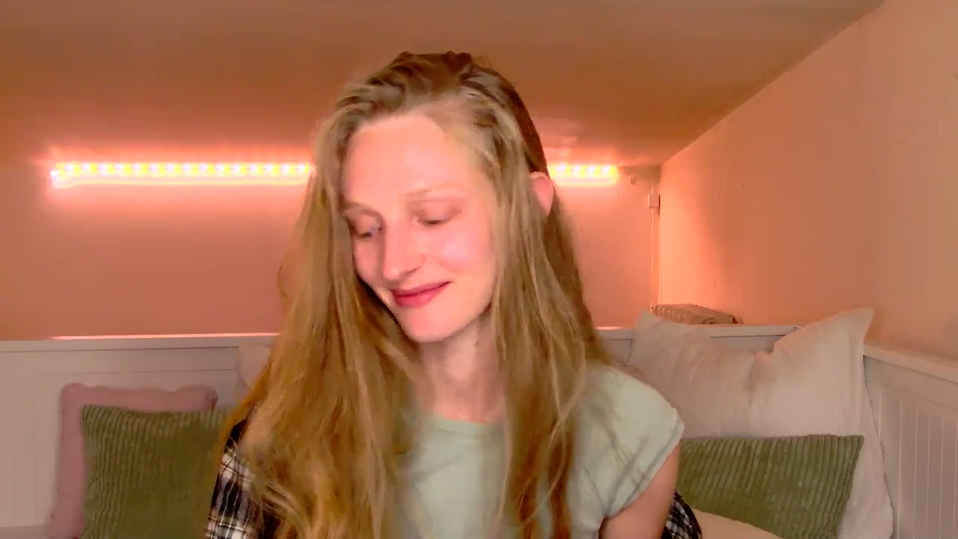 Gallery image thumbnail from Kinkywander's myfreecams stream on, 05/24/2025, 19:03 image 12 of 20