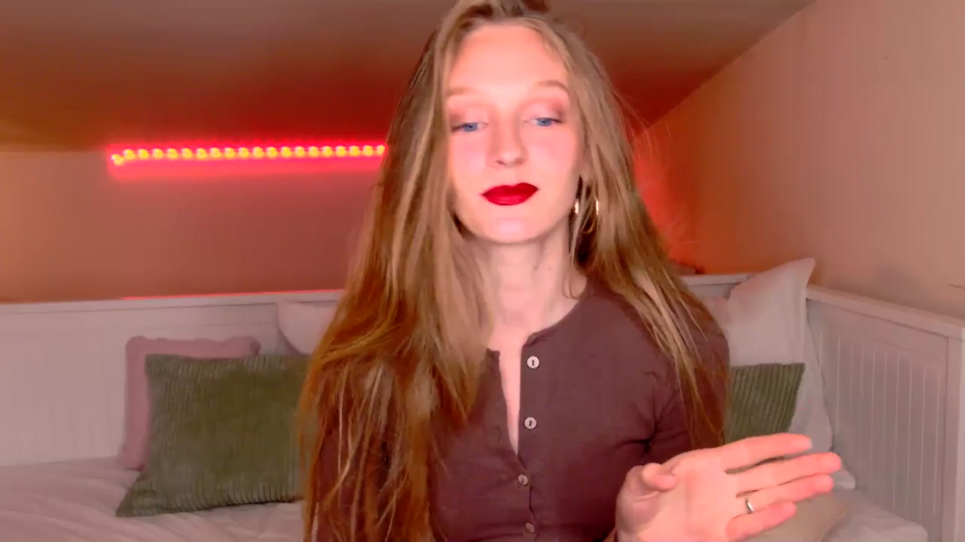 Gallery image thumbnail from Kinkywander's myfreecams stream on, 05/25/2025, 15:52 image 14 of 20