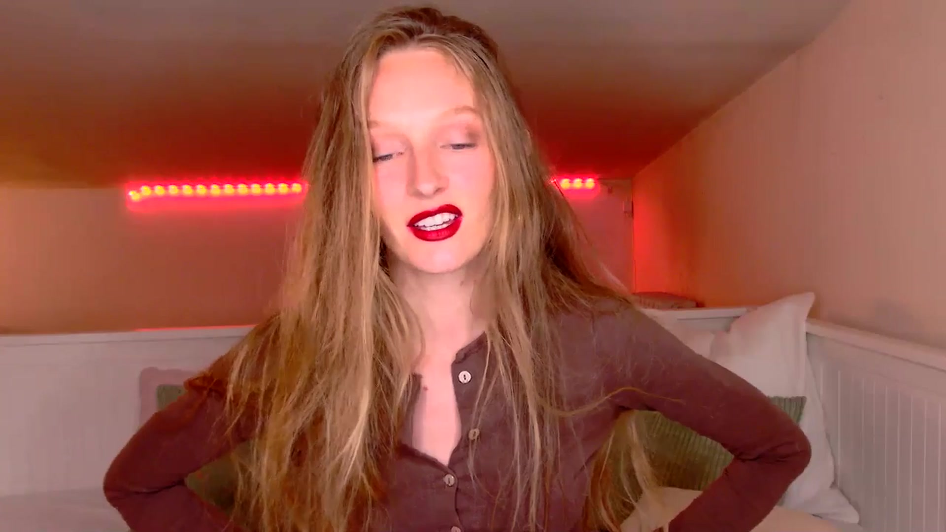 Gallery image thumbnail from Kinkywander's myfreecams stream on, 05/25/2025, 15:52 image 17 of 20