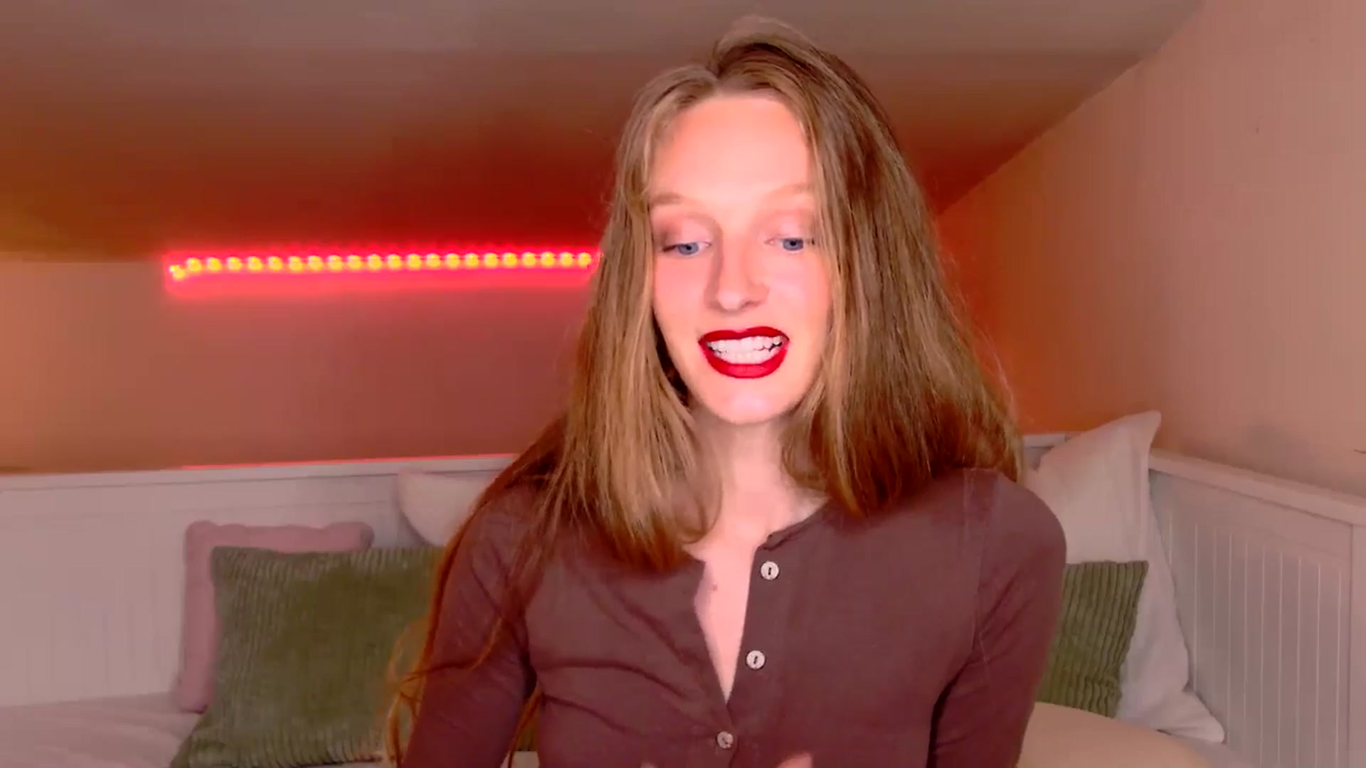Gallery image thumbnail from Kinkywander's myfreecams stream on, 05/25/2025, 15:52 image 11 of 20