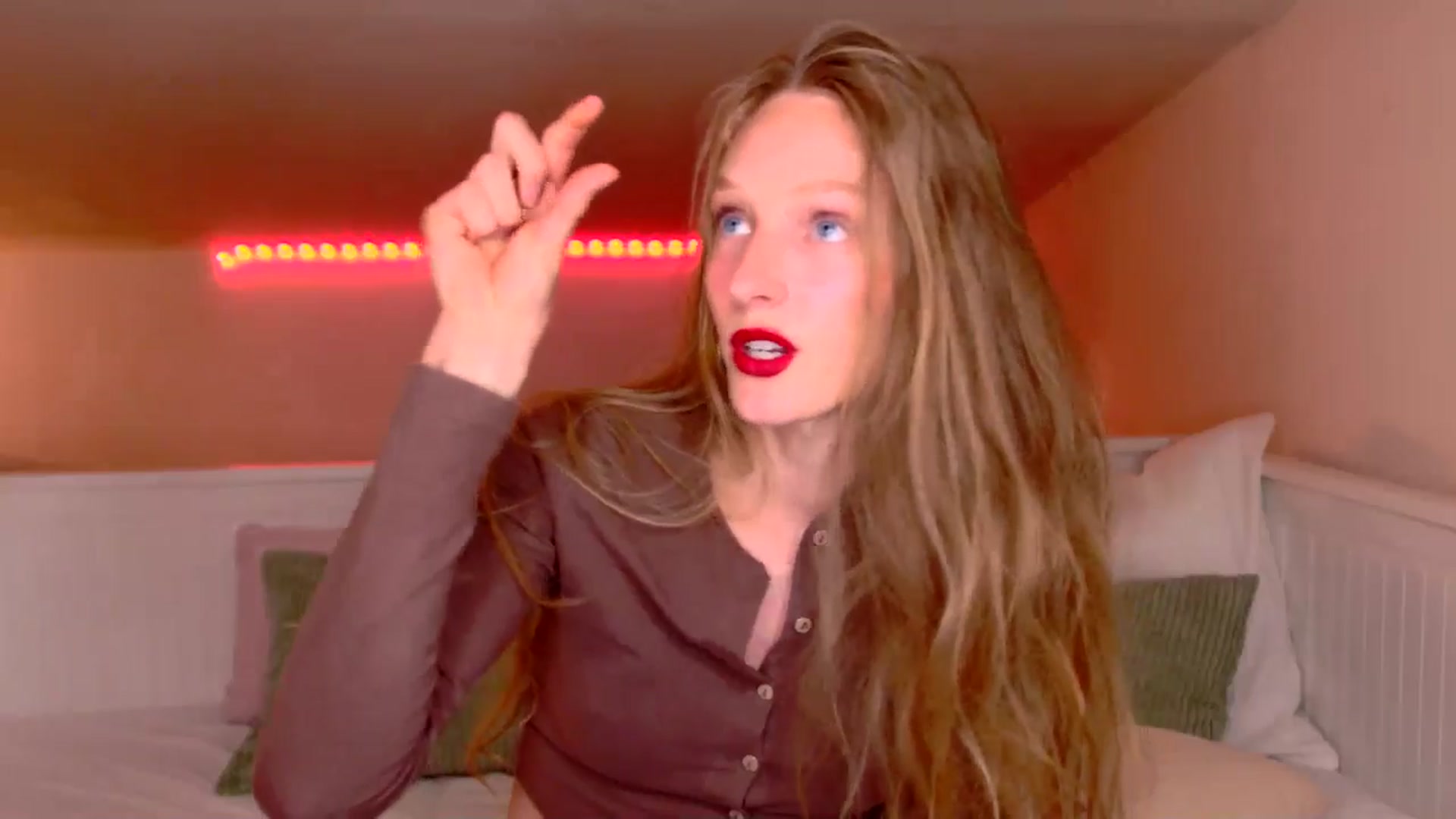 Gallery image thumbnail from Kinkywander's myfreecams stream on, 05/25/2025, 15:52 image 18 of 20