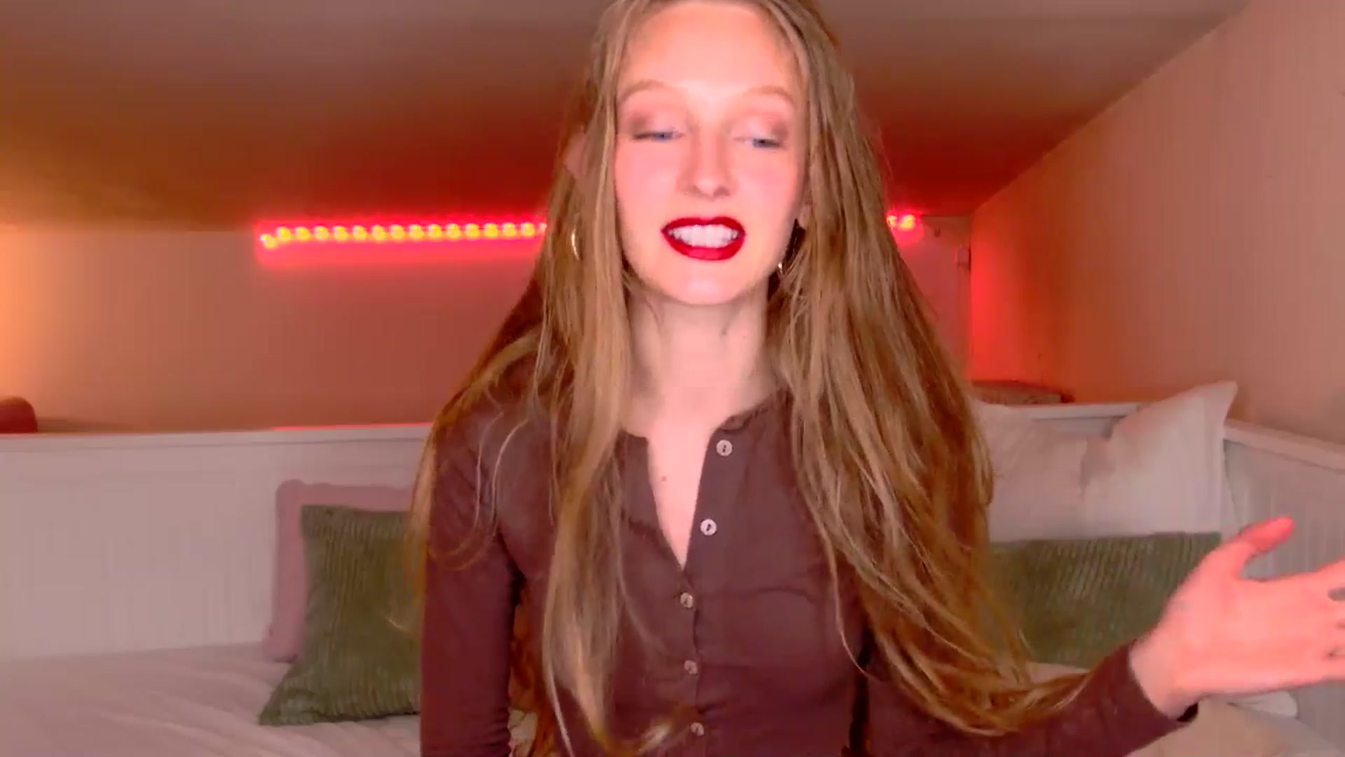 Gallery image thumbnail from Kinkywander's myfreecams stream on, 05/25/2025, 15:52 image 4 of 20