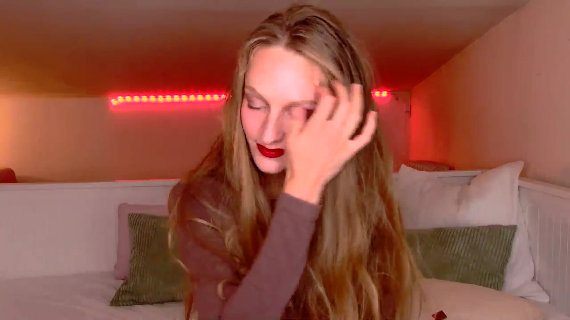 Gallery image thumbnail from Kinkywander's myfreecams stream on, 05/25/2025, 15:52 image 5 of 20