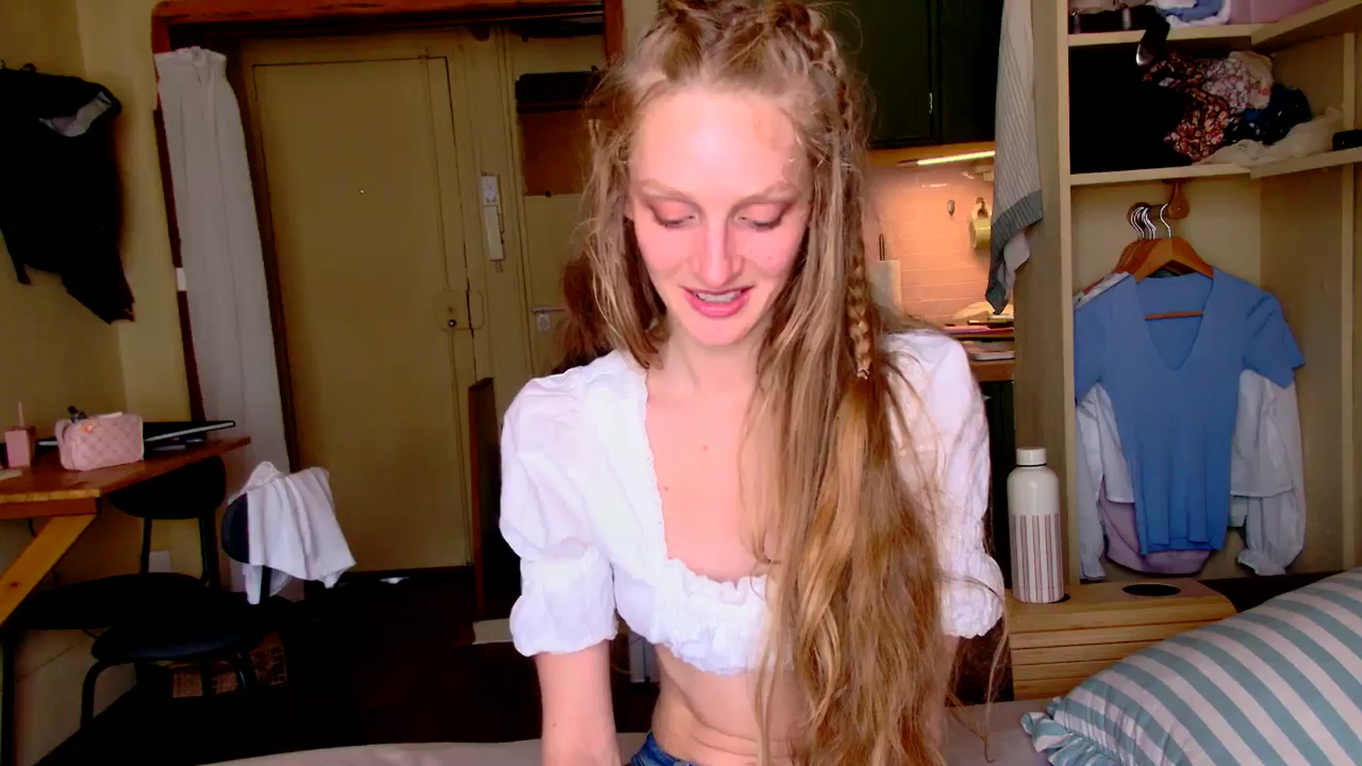 Gallery image thumbnail from Kinkywander's myfreecams stream on, 05/31/2025, 18:56 image 4 of 20