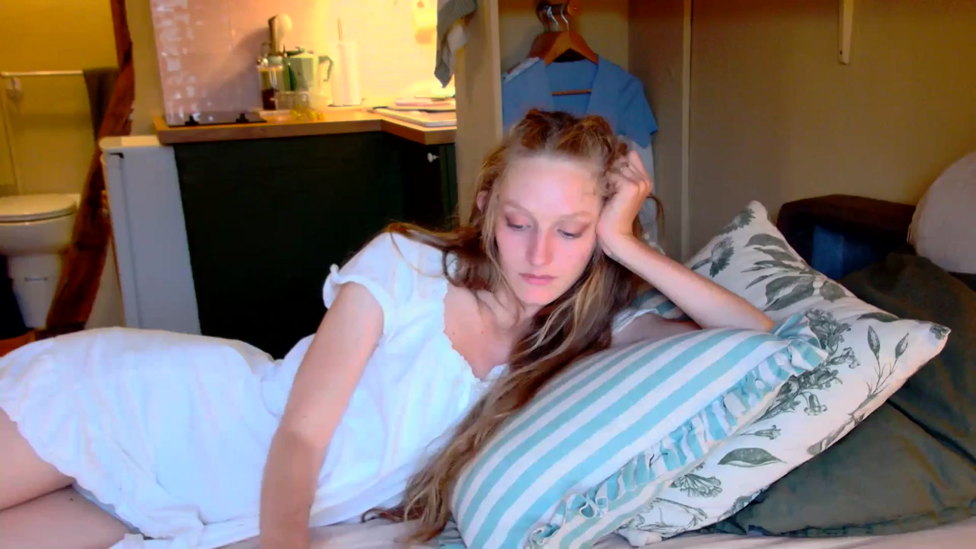 Gallery image thumbnail from Kinkywander's myfreecams stream on, 05/31/2025, 19:23 image 15 of 20