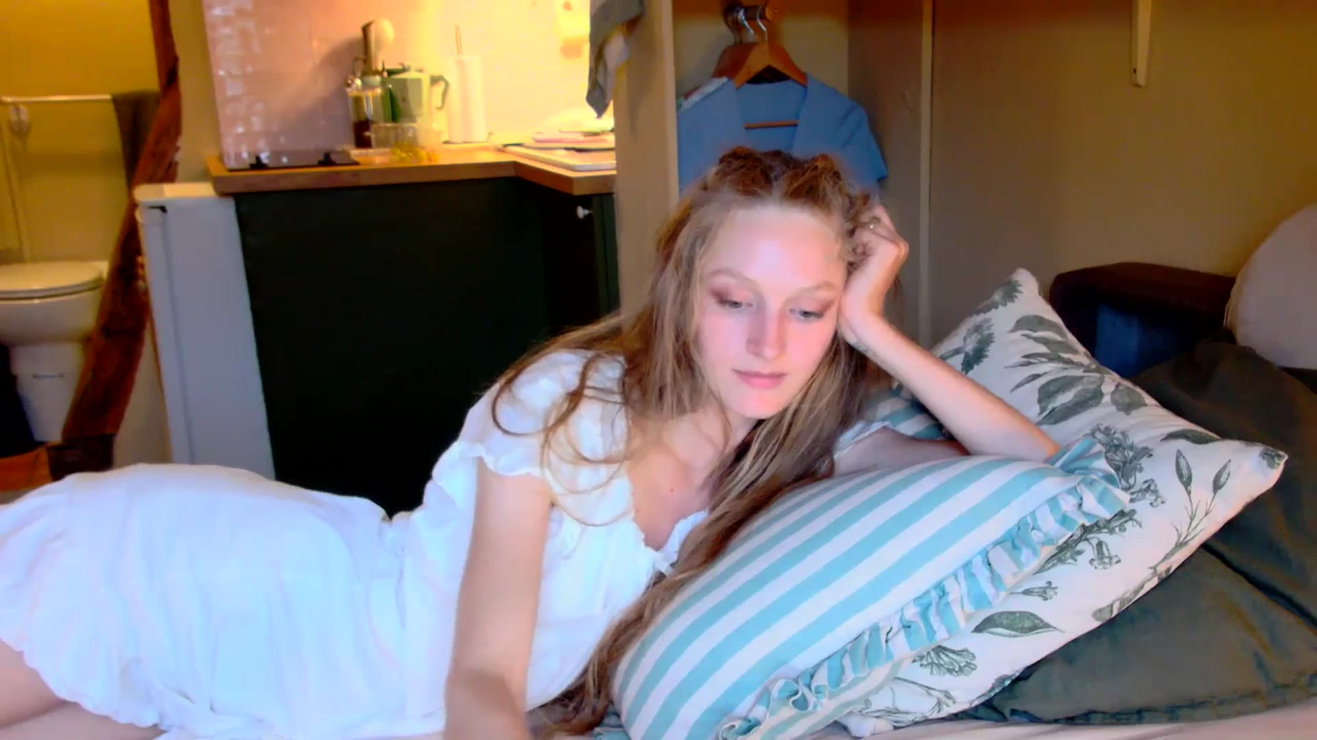 Gallery image thumbnail from Kinkywander's myfreecams stream on, 05/31/2025, 19:23 image 18 of 20