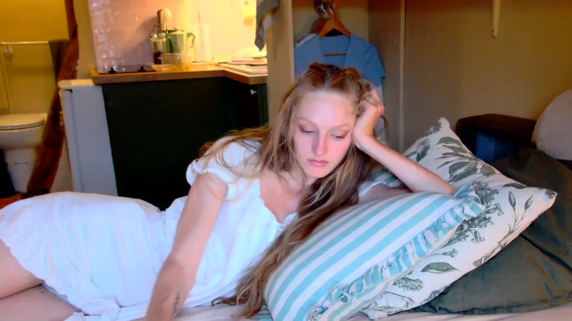 Gallery image thumbnail from Kinkywander's myfreecams stream on, 05/31/2025, 19:23 image 17 of 20