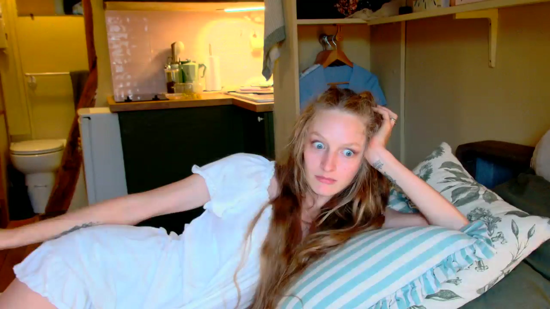 Gallery image thumbnail from Kinkywander's myfreecams stream on, 05/31/2025, 19:23 image 10 of 20