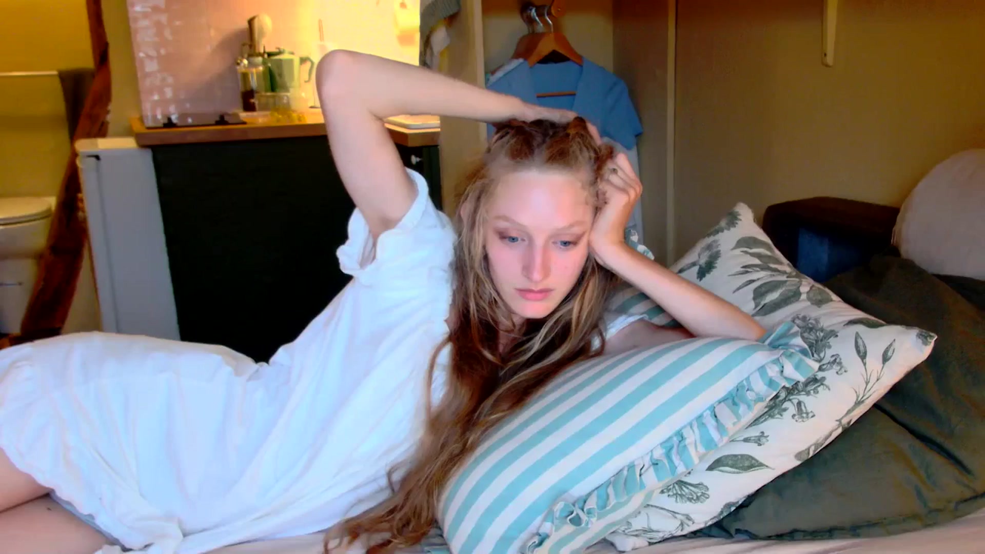 Gallery image thumbnail from Kinkywander's myfreecams stream on, 05/31/2025, 19:23 image 13 of 20