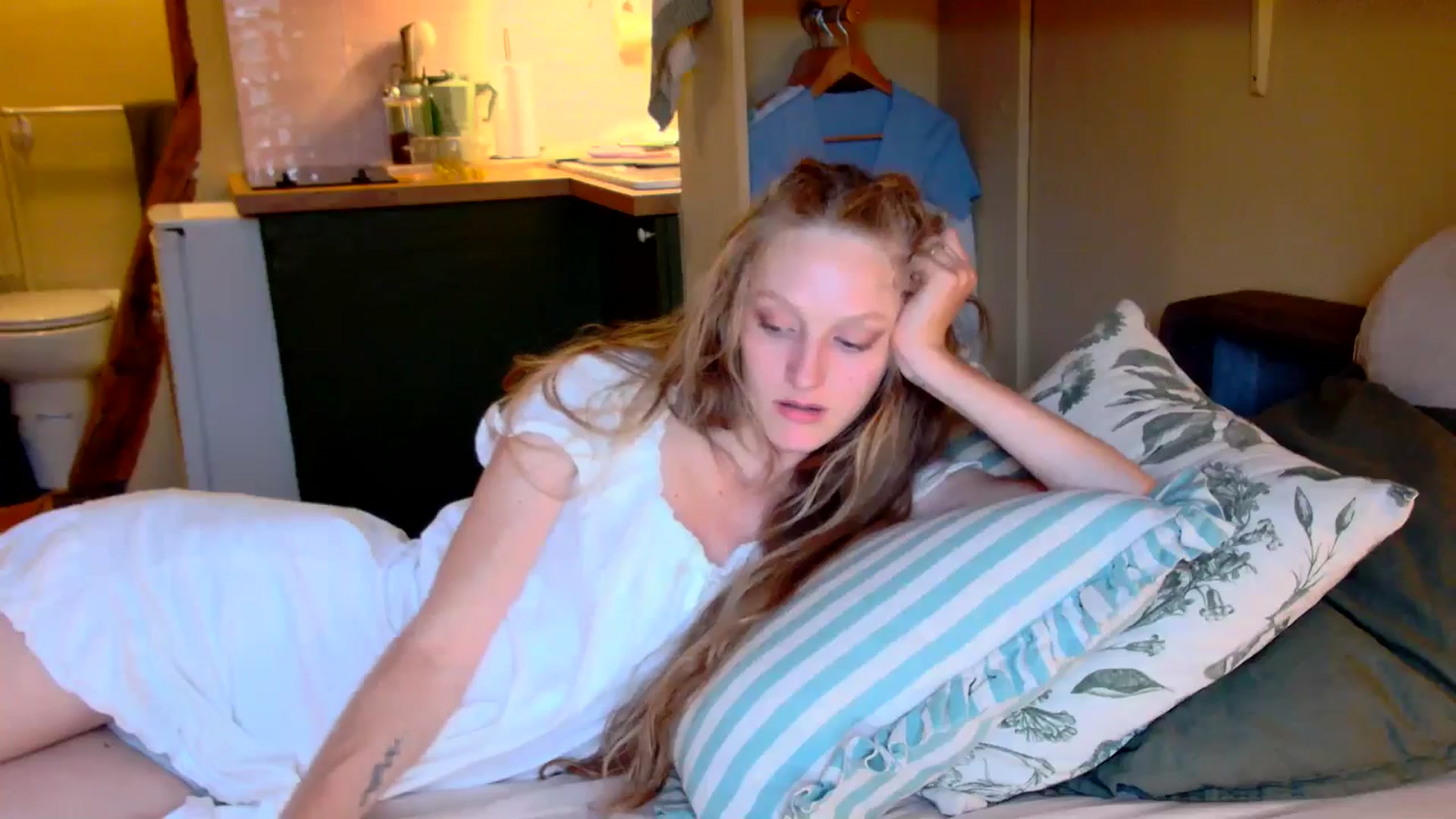 Gallery image thumbnail from Kinkywander's myfreecams stream on, 05/31/2025, 19:23 image 16 of 20