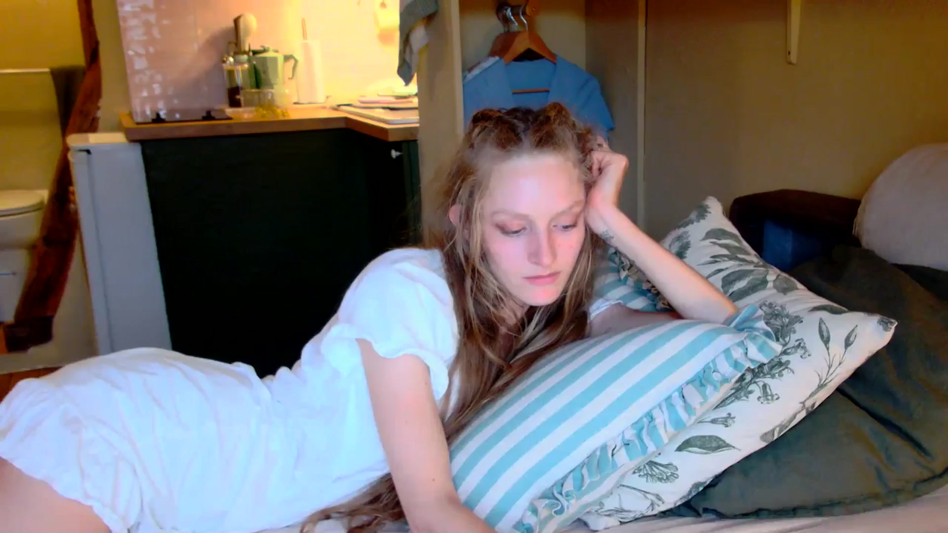 Gallery image thumbnail from Kinkywander's myfreecams stream on, 05/31/2025, 19:23 image 12 of 20