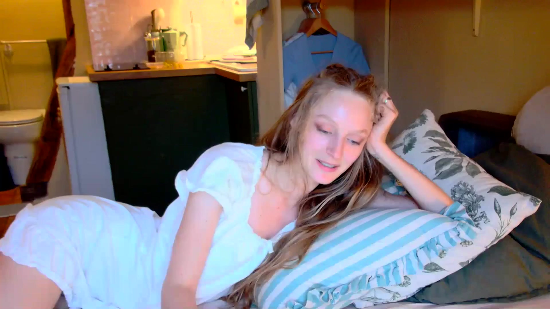 Gallery image thumbnail from Kinkywander's myfreecams stream on, 05/31/2025, 19:23 image 20 of 20