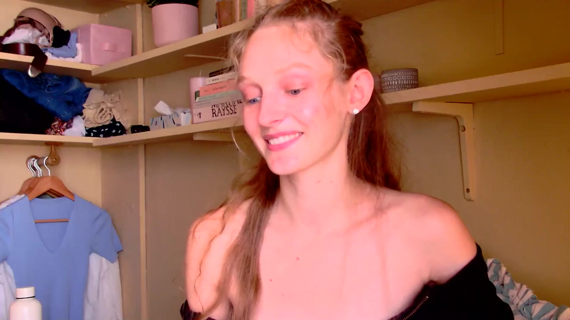 Gallery image thumbnail from Kinkywander's myfreecams stream on, 06/01/2025, 17:43 image 10 of 20