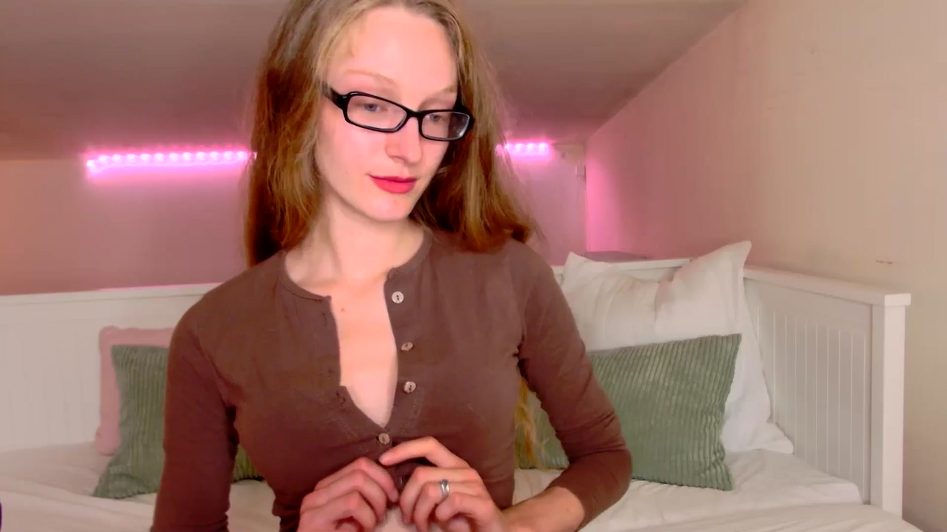 Gallery image thumbnail from Kinkywander's myfreecams stream on, 06/14/2025, 17:21 image 7 of 20