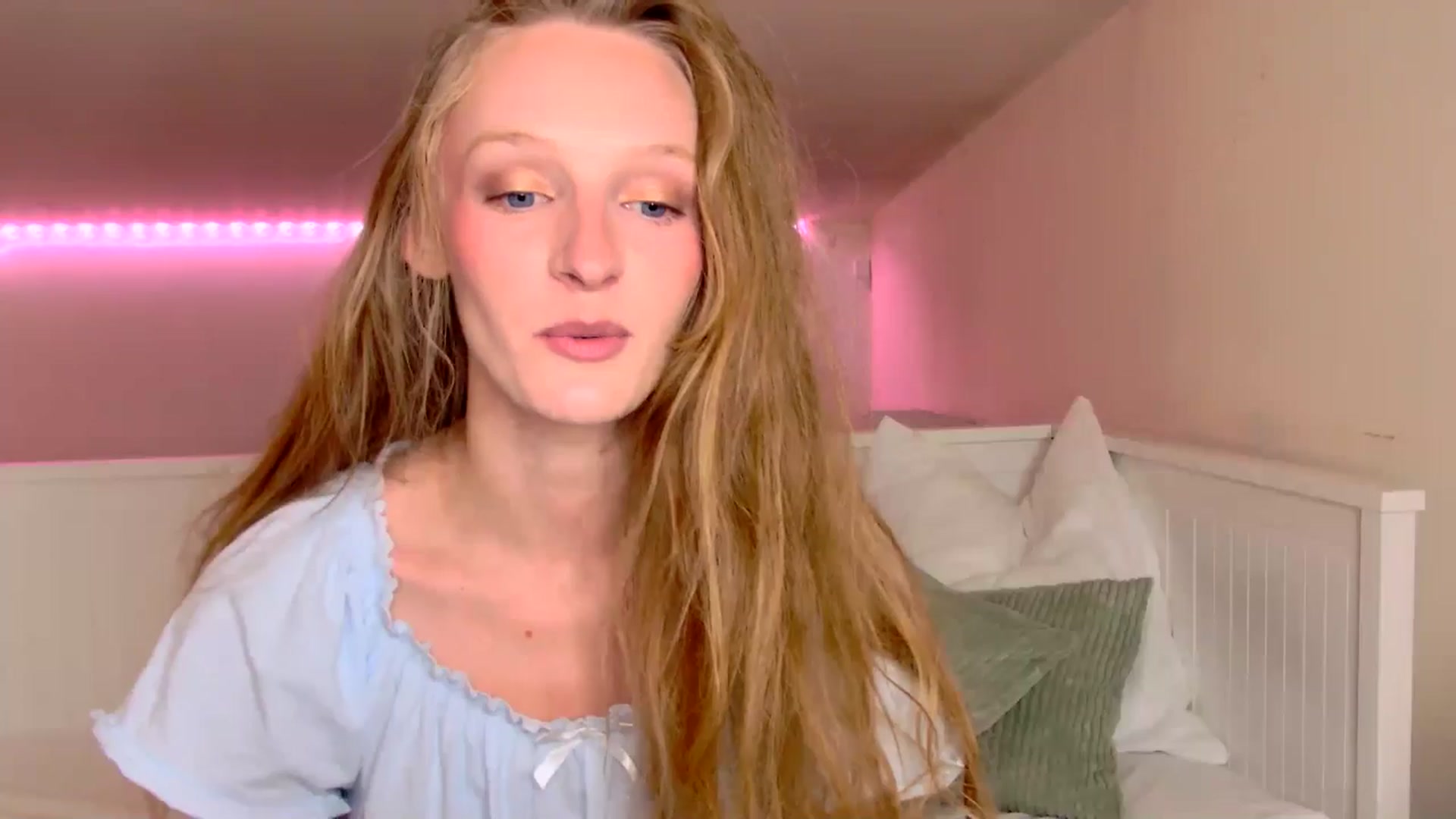 Gallery image thumbnail from Kinkywander's myfreecams stream on, 06/15/2025, 16:46 image 10 of 20