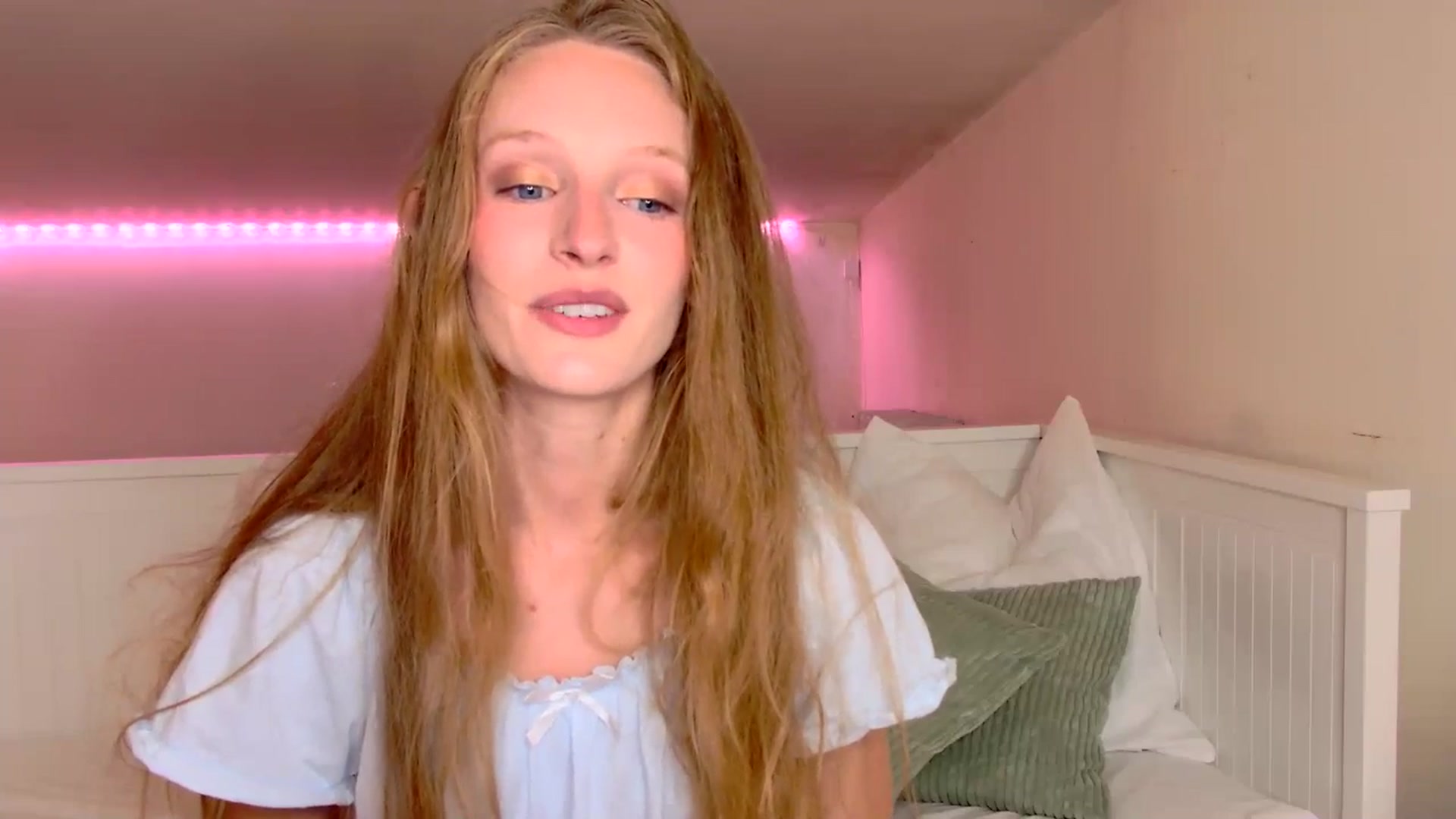 Gallery image thumbnail from Kinkywander's myfreecams stream on, 06/15/2025, 16:46 image 11 of 20