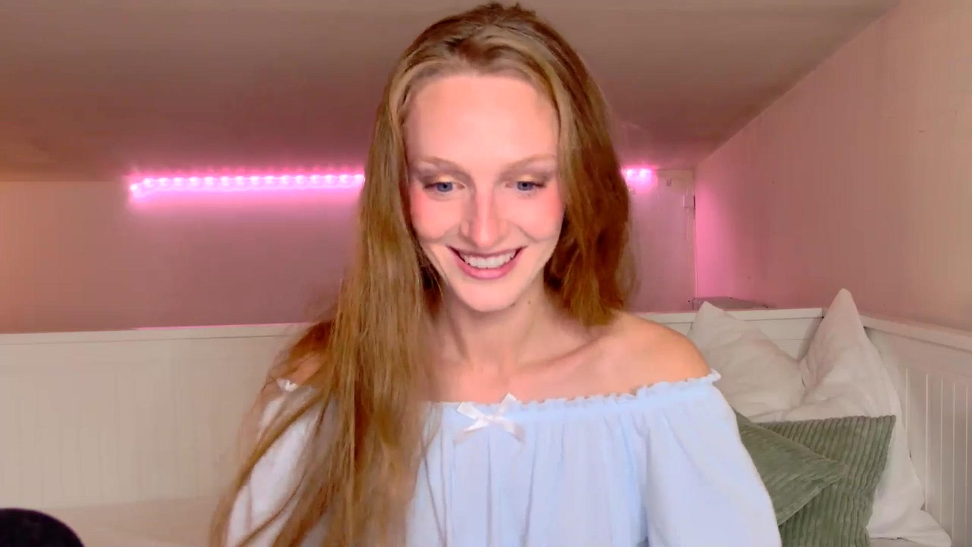 Gallery image thumbnail from Kinkywander's myfreecams stream on, 06/15/2025, 16:46 image 5 of 20