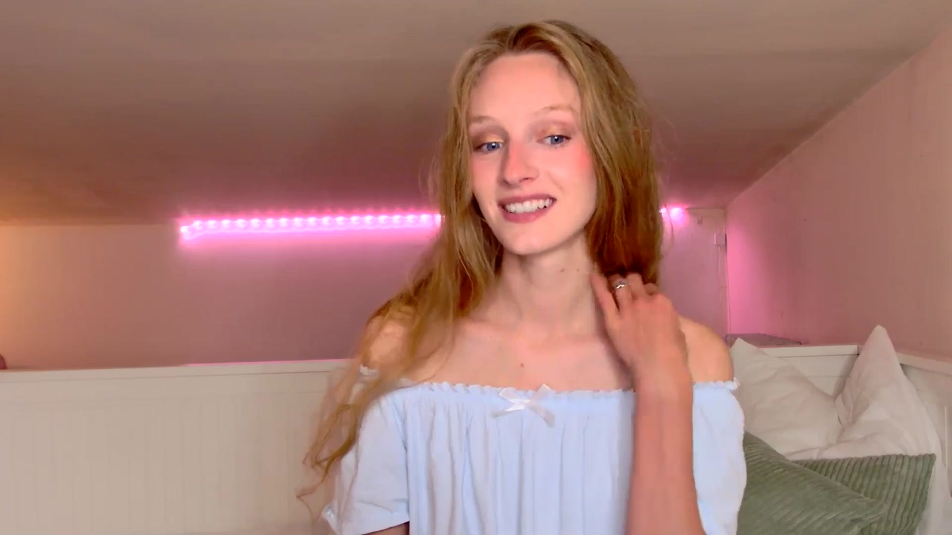 Gallery image thumbnail from Kinkywander's myfreecams stream on, 06/15/2025, 16:46 image 4 of 20