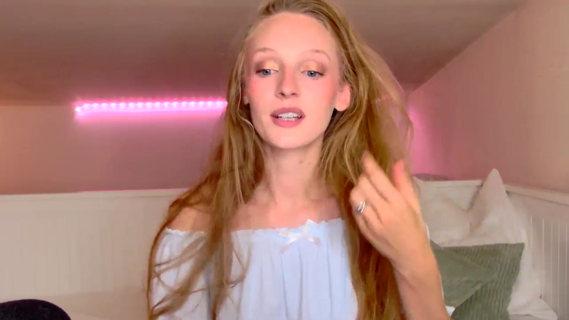 Gallery image thumbnail from Kinkywander's myfreecams stream on, 06/15/2025, 16:46 image 8 of 20