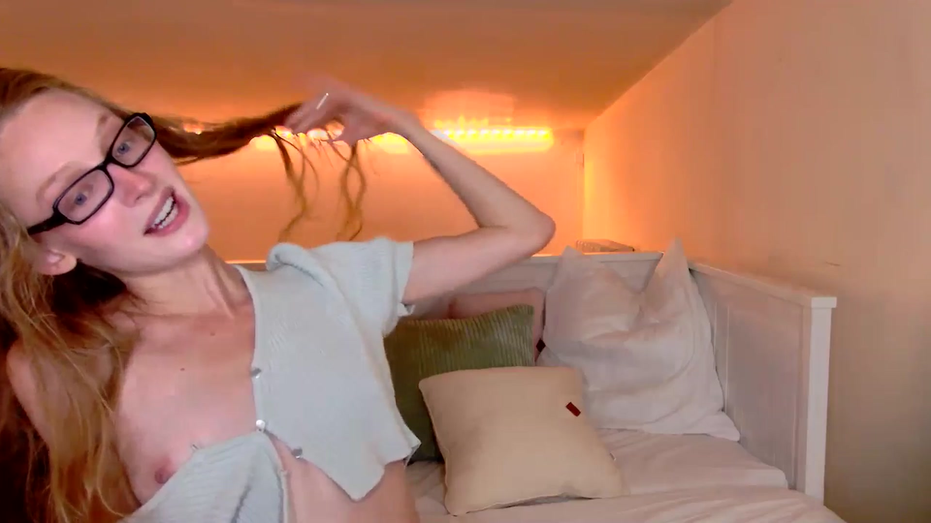 Gallery image thumbnail from Kinkywander's myfreecams stream on, 06/22/2025, 16:45 image 15 of 20