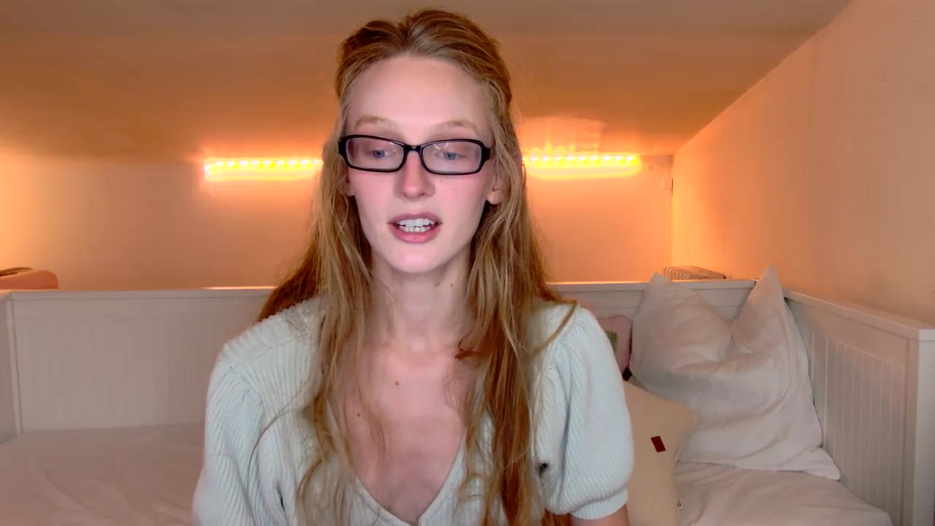 Gallery image thumbnail from Kinkywander's myfreecams stream on, 06/22/2025, 16:45 image 3 of 20