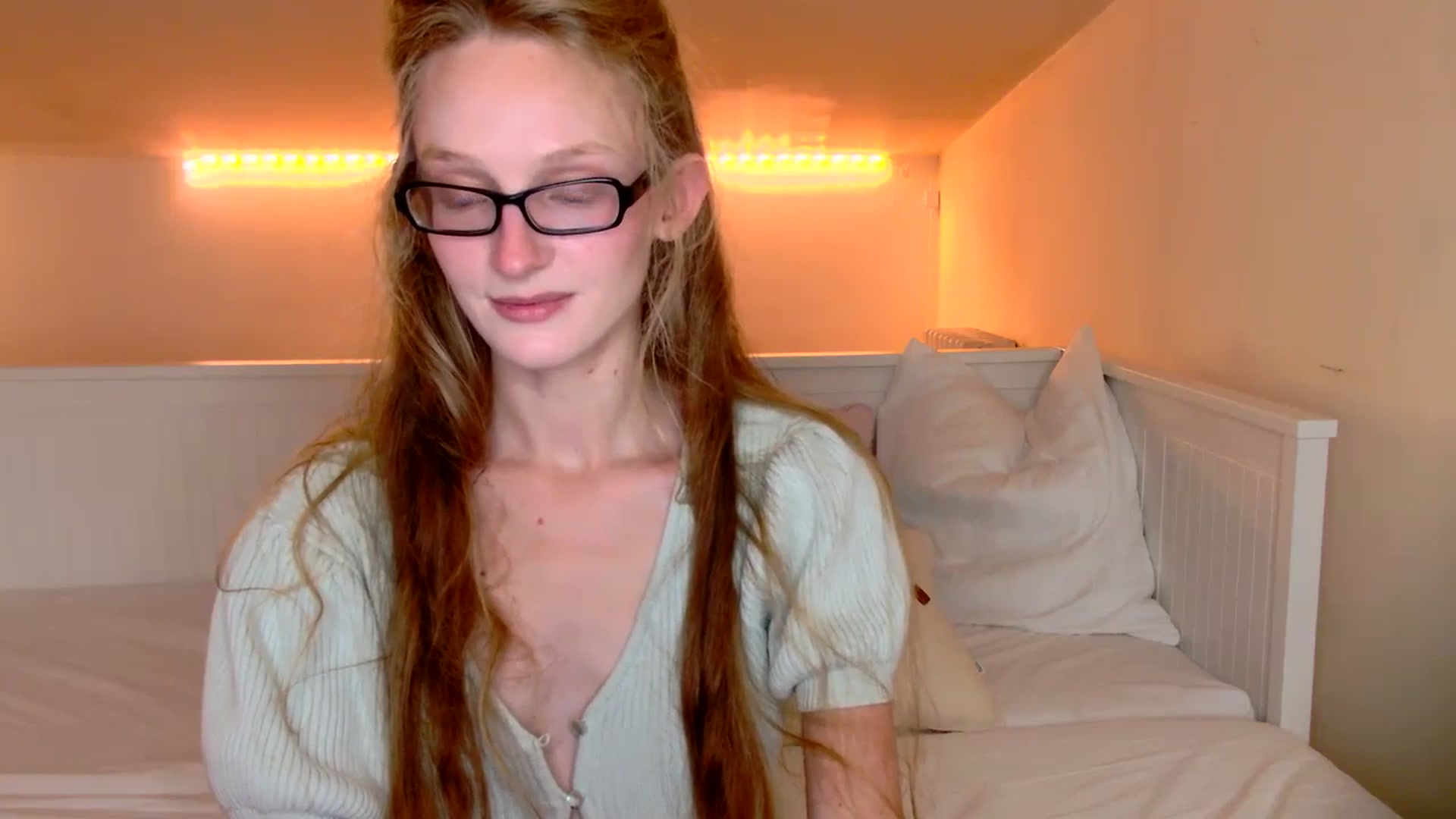 Gallery image thumbnail from Kinkywander's myfreecams stream on, 06/22/2025, 16:45 image 19 of 20