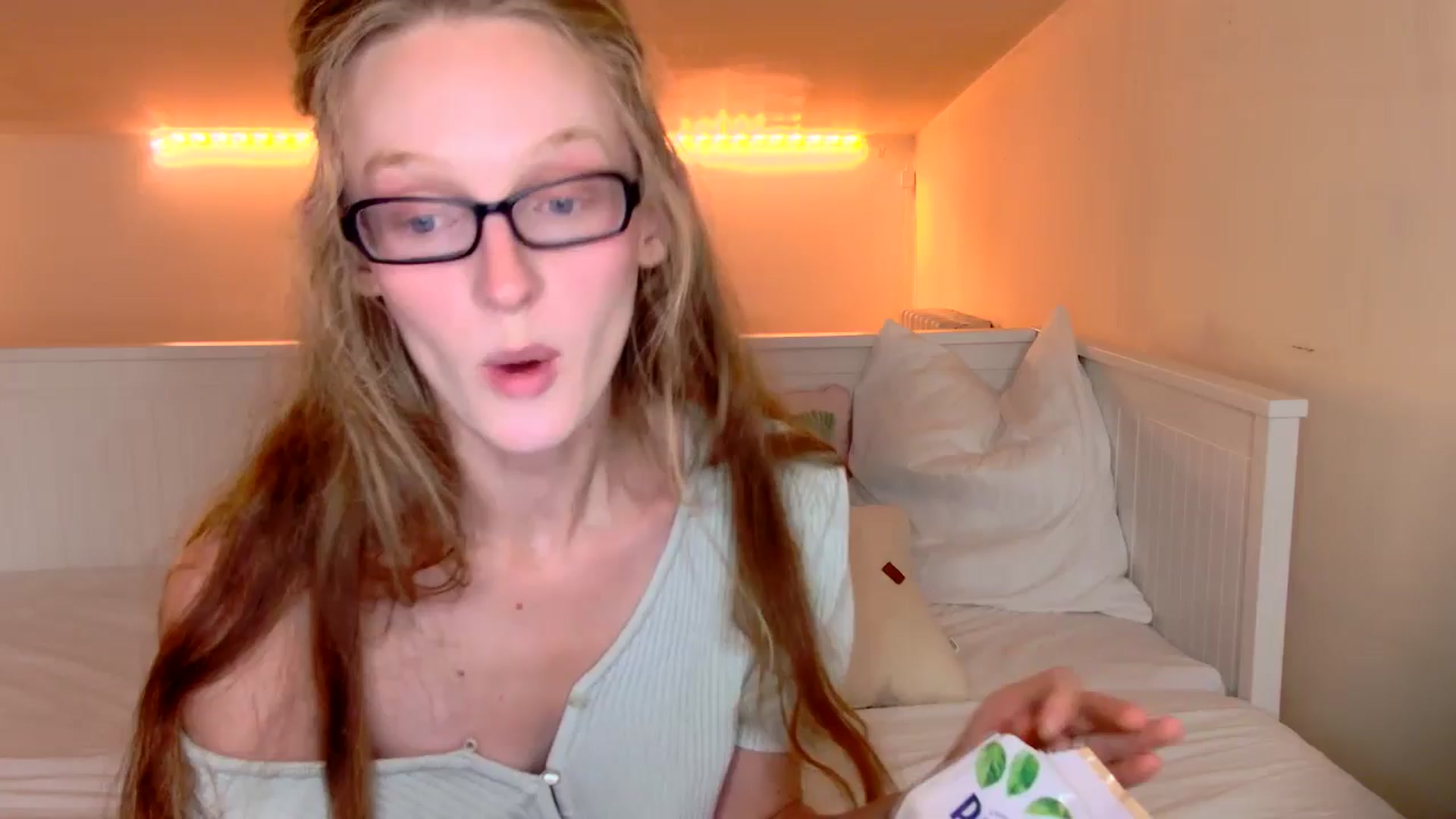 Gallery image thumbnail from Kinkywander's myfreecams stream on, 06/22/2025, 16:45 image 8 of 20