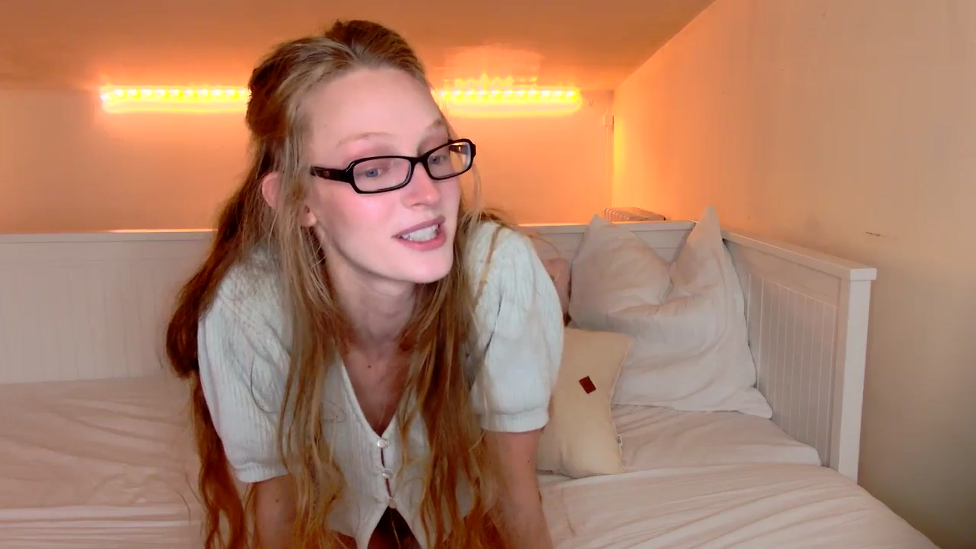 Gallery image thumbnail from Kinkywander's myfreecams stream on, 06/22/2025, 16:45 image 5 of 20