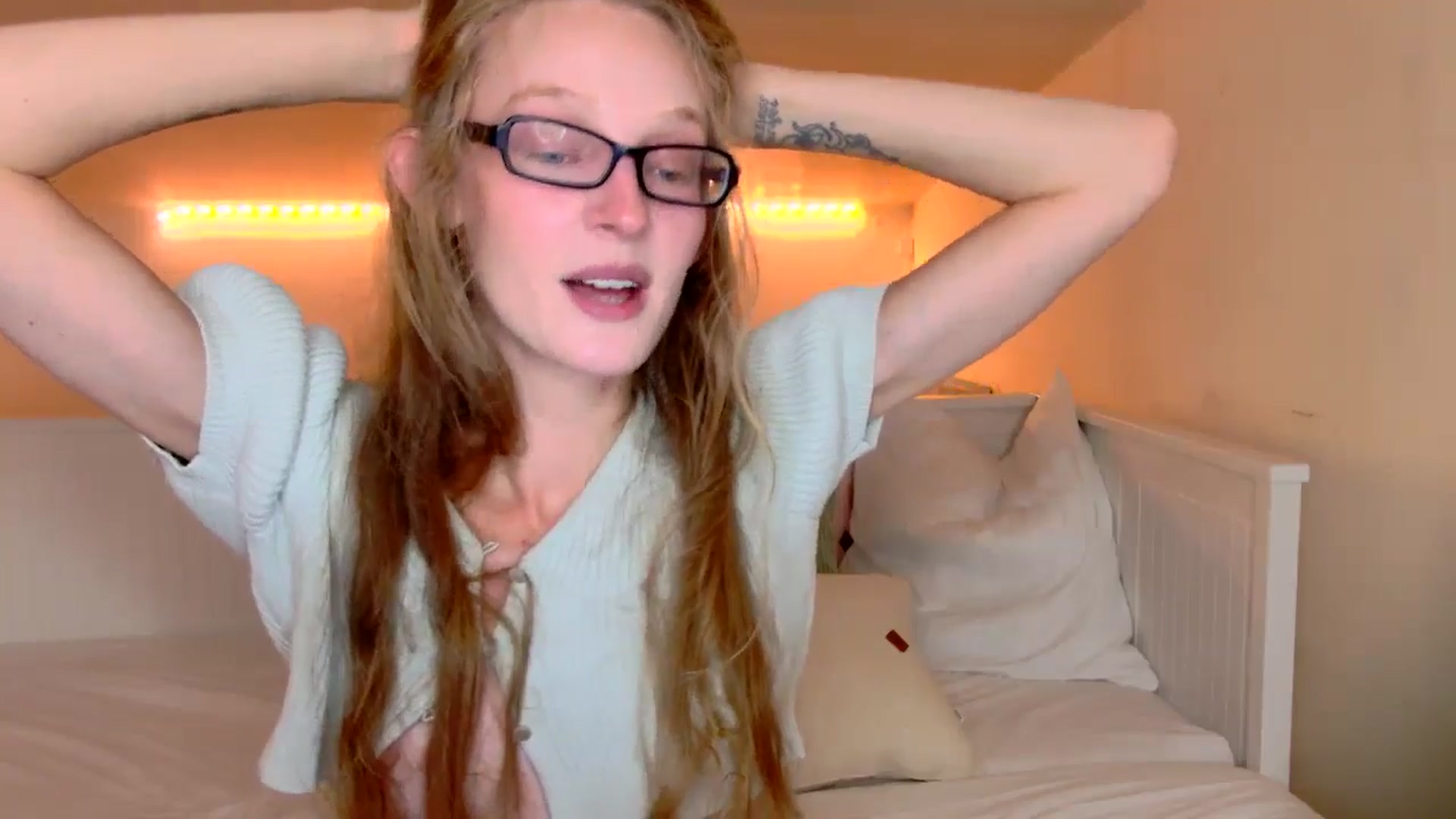 Gallery image thumbnail from Kinkywander's myfreecams stream on, 06/22/2025, 16:45 image 13 of 20