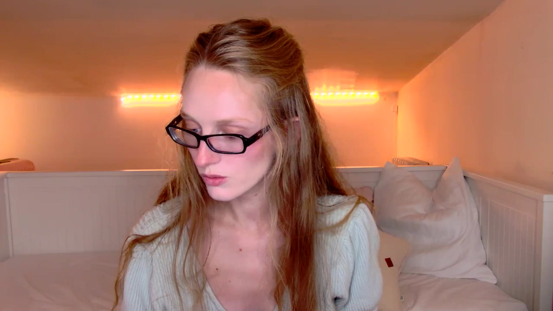 Gallery image thumbnail from Kinkywander's myfreecams stream on, 06/22/2025, 16:45 image 2 of 20