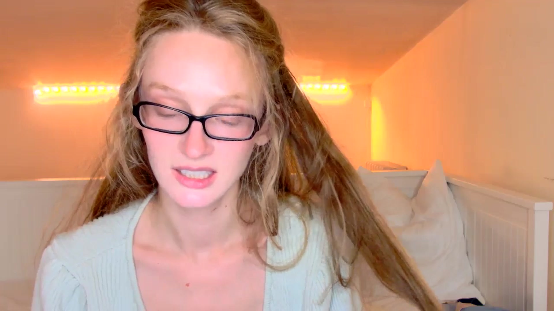 Gallery image thumbnail from Kinkywander's myfreecams stream on, 06/22/2025, 17:06 image 19 of 20