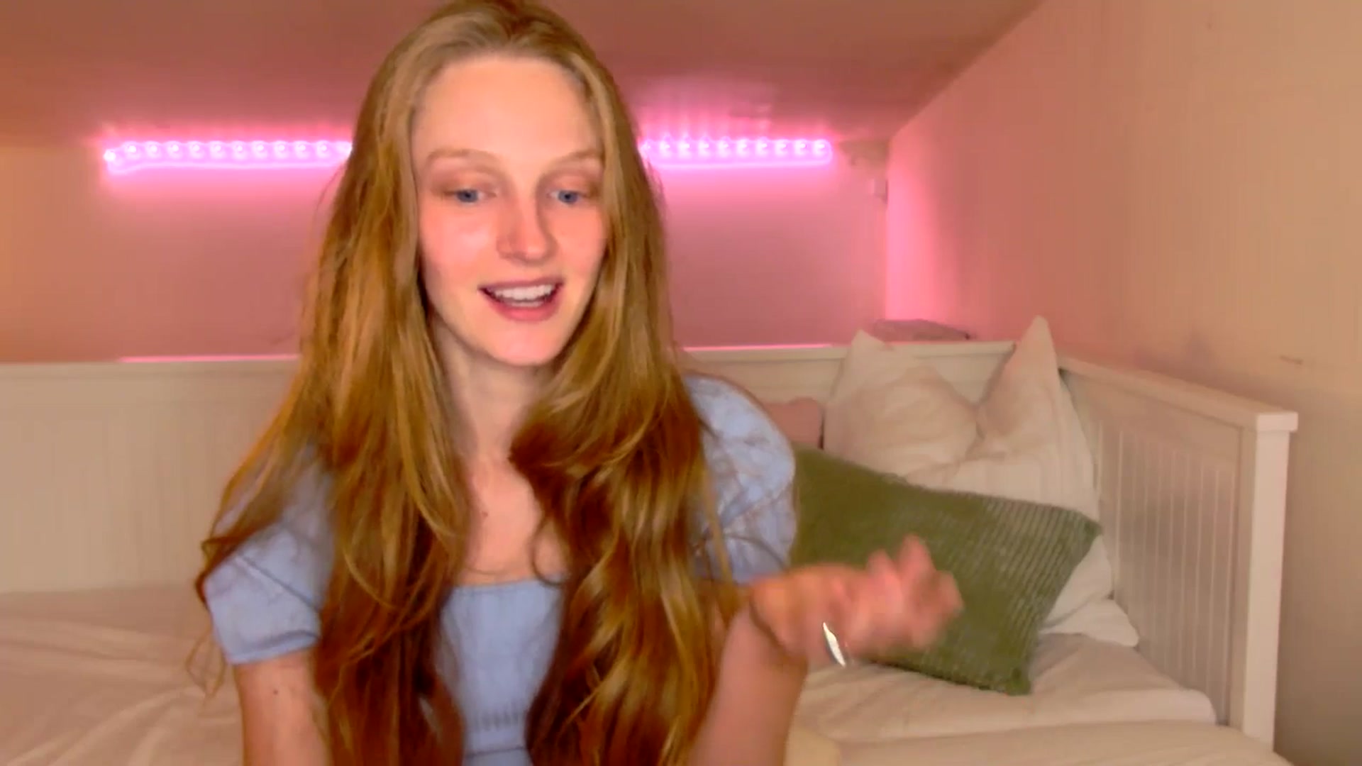Gallery image thumbnail from Kinkywander's myfreecams stream on, 06/28/2025, 18:39 image 10 of 20