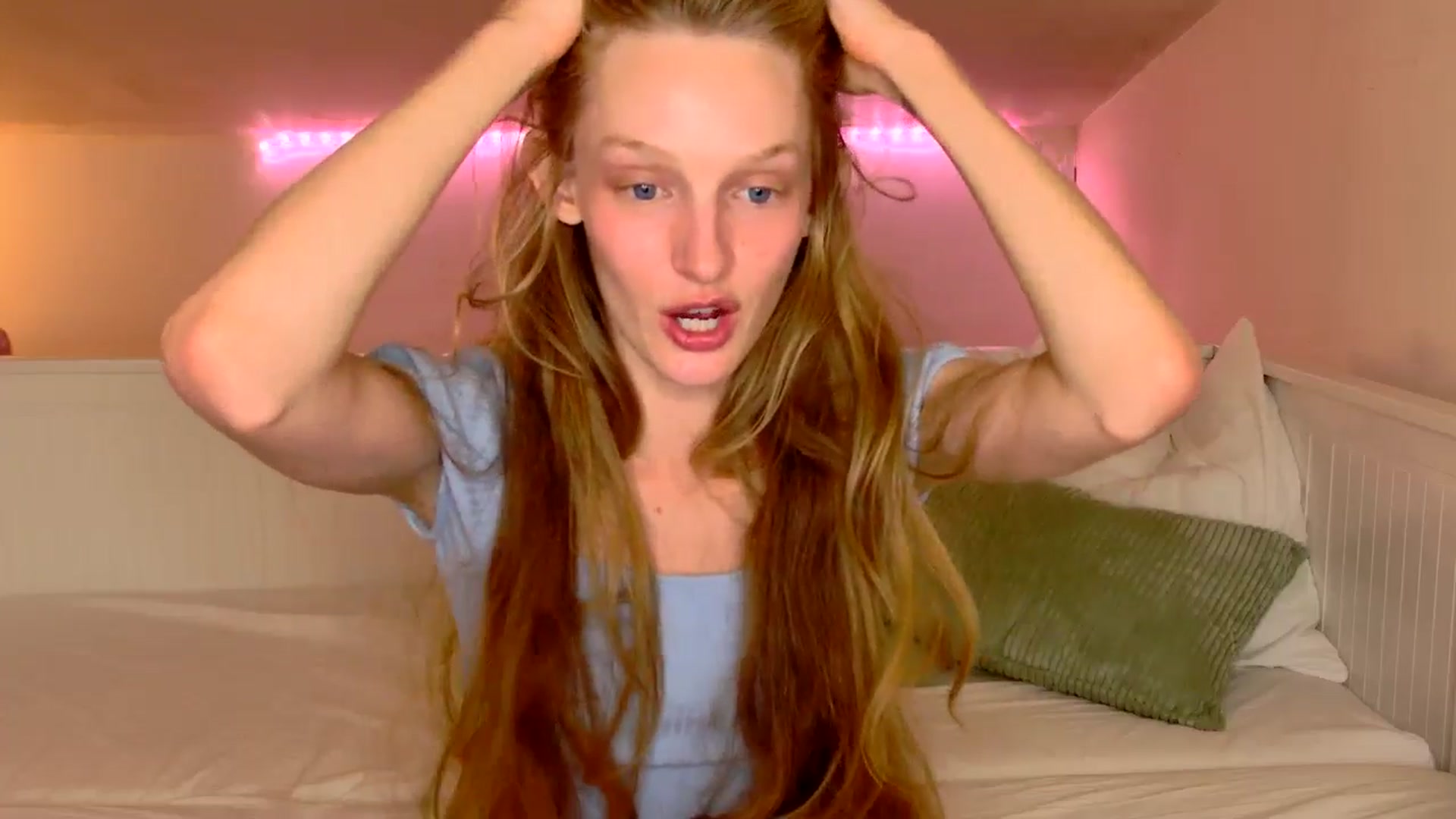 Gallery image thumbnail from Kinkywander's myfreecams stream on, 06/28/2025, 18:39 image 16 of 20