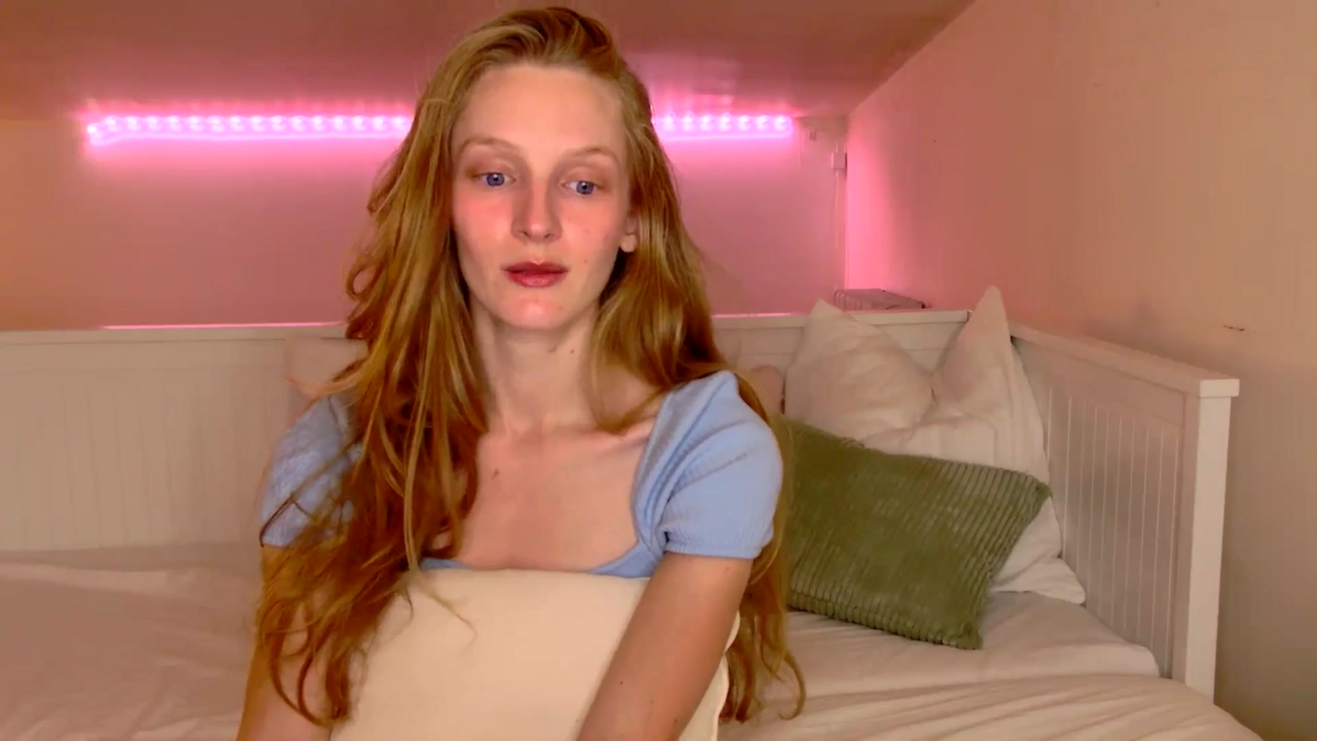Gallery image thumbnail from Kinkywander's myfreecams stream on, 06/28/2025, 18:39 image 13 of 20